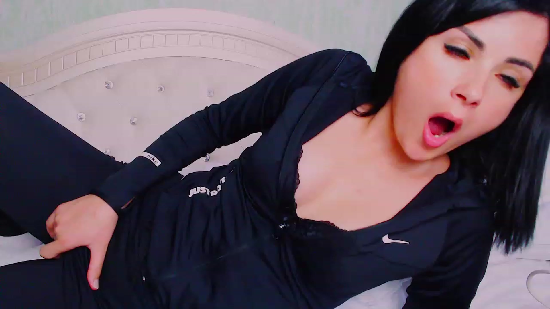 Gallery image thumbnail from BeankaV's myfreecams stream on, 11/28/2022, 11:16 image 7 of 20