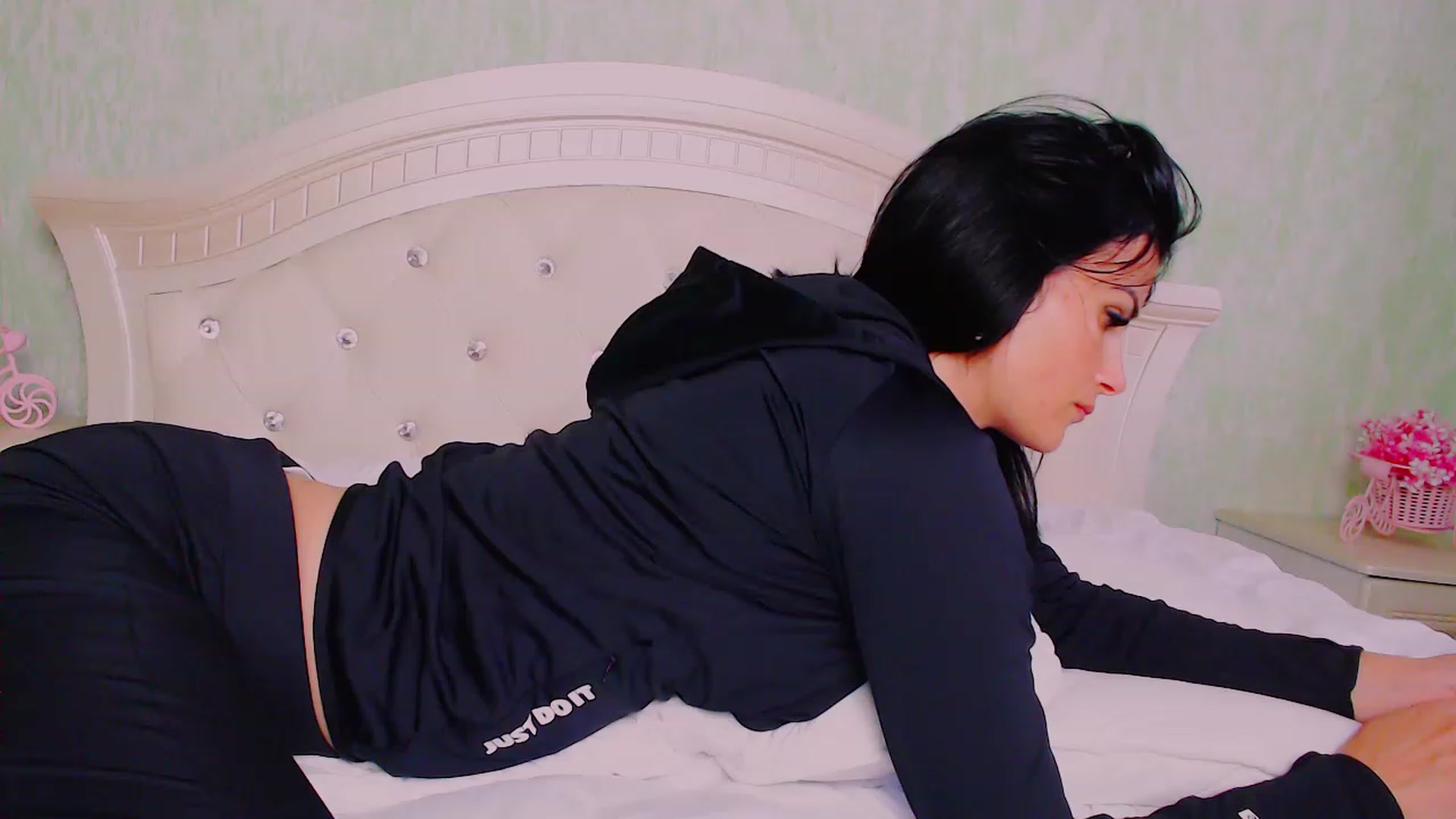 Gallery image thumbnail from BeankaV's myfreecams stream on, 11/28/2022, 12:46 image 9 of 20