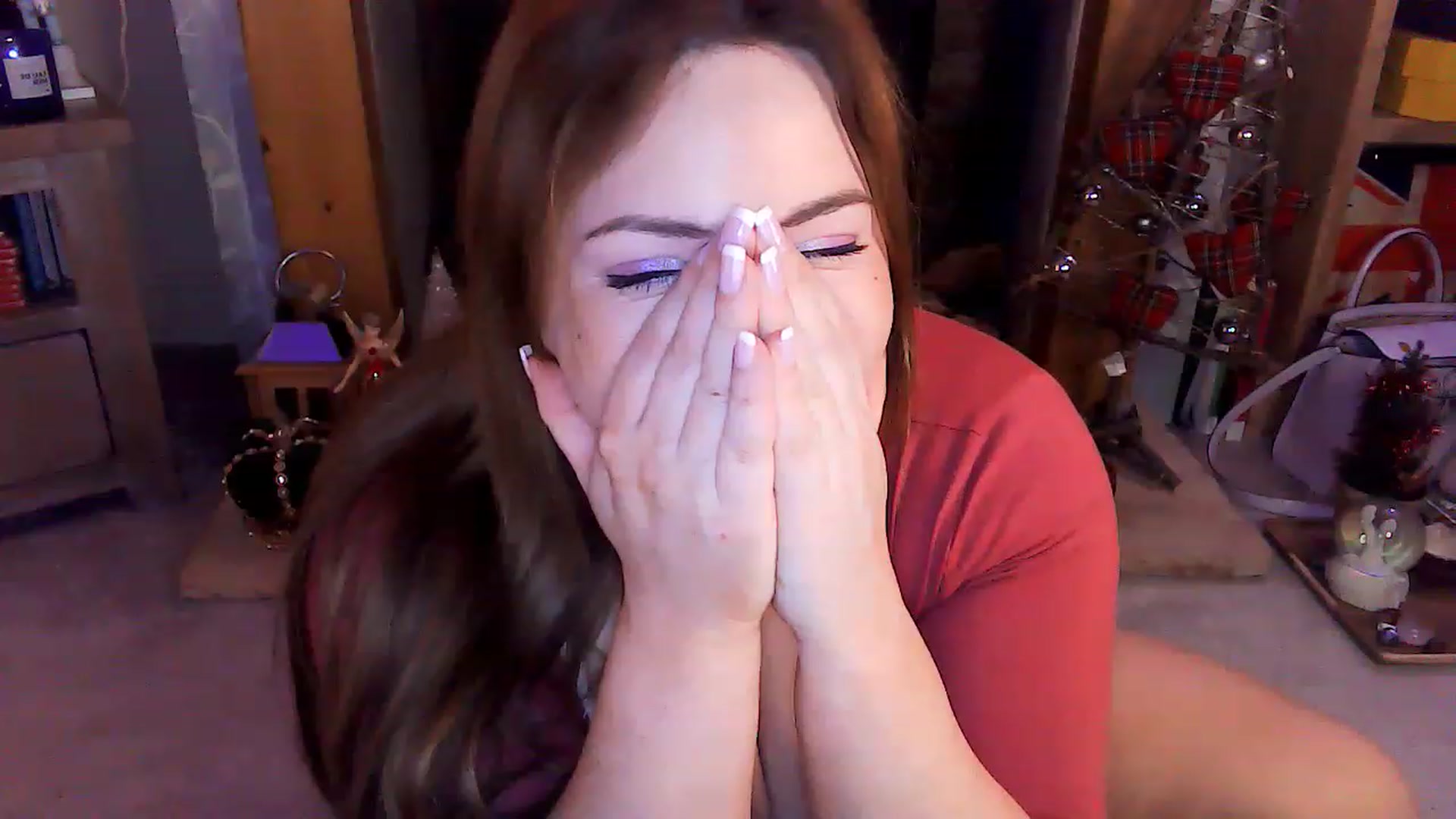 Gallery image thumbnail from BearsXmasDoll's myfreecams stream on, 12/30/2022, 06:34 image 12 of 20