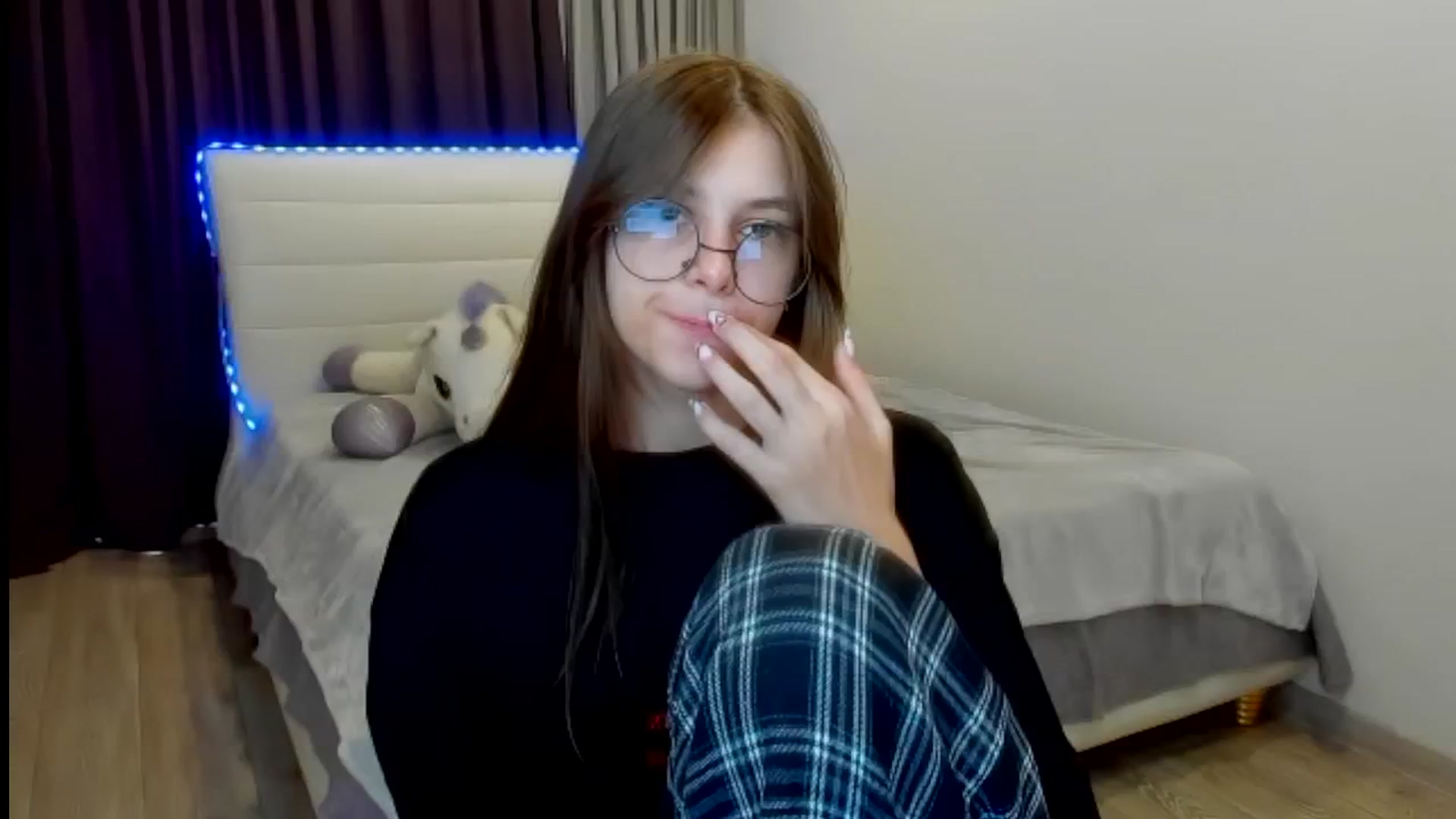 Gallery image thumbnail from BeataNorr's myfreecams stream on, 08/12/2025, 11:01 image 12 of 20