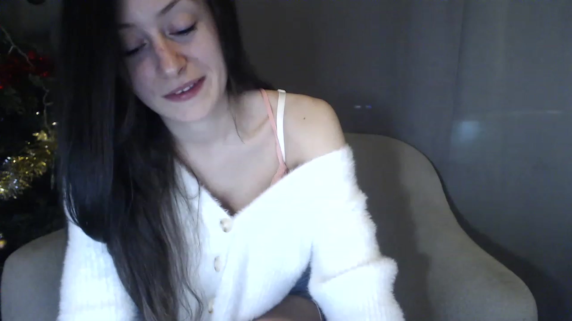 Gallery image thumbnail from BeatriceCapri's myfreecams stream on, 12/26/2022, 02:30 image 13 of 20