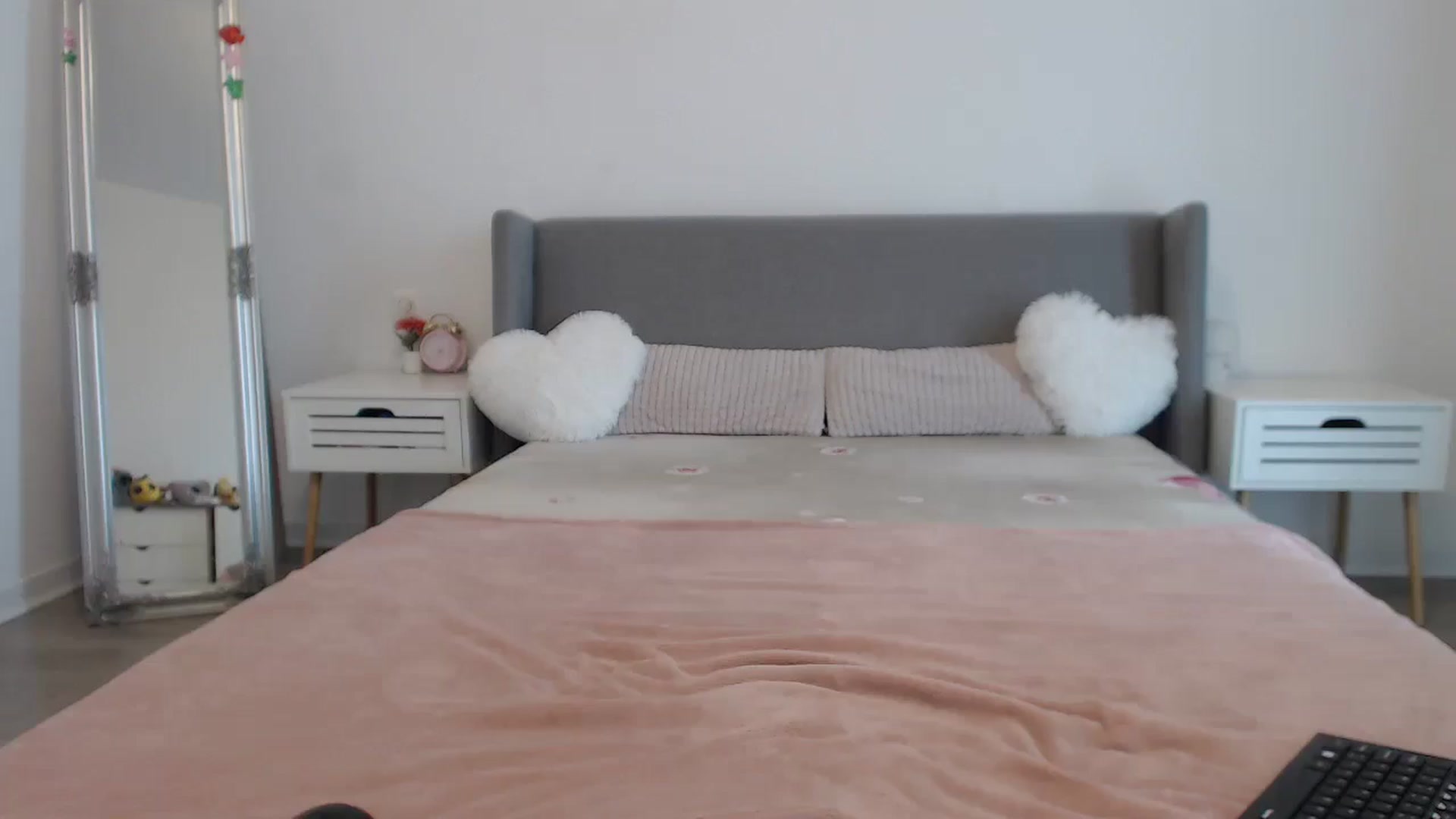 Gallery image thumbnail from BeatriceCapri's myfreecams stream on, 05/27/2024, 12:01 image 16 of 20