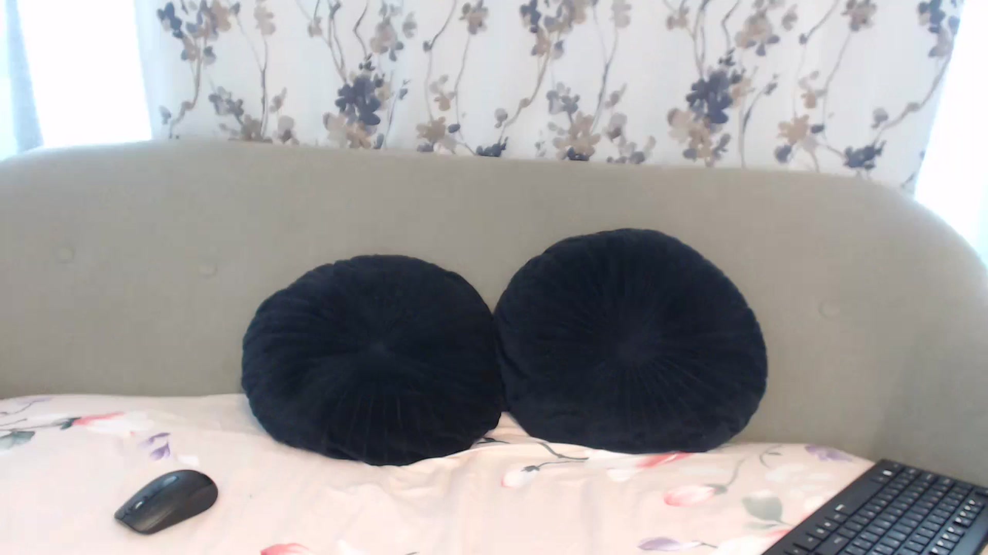 Gallery image thumbnail from BeatriceCapri's myfreecams stream on, 10/16/2024, 08:46 image 15 of 20