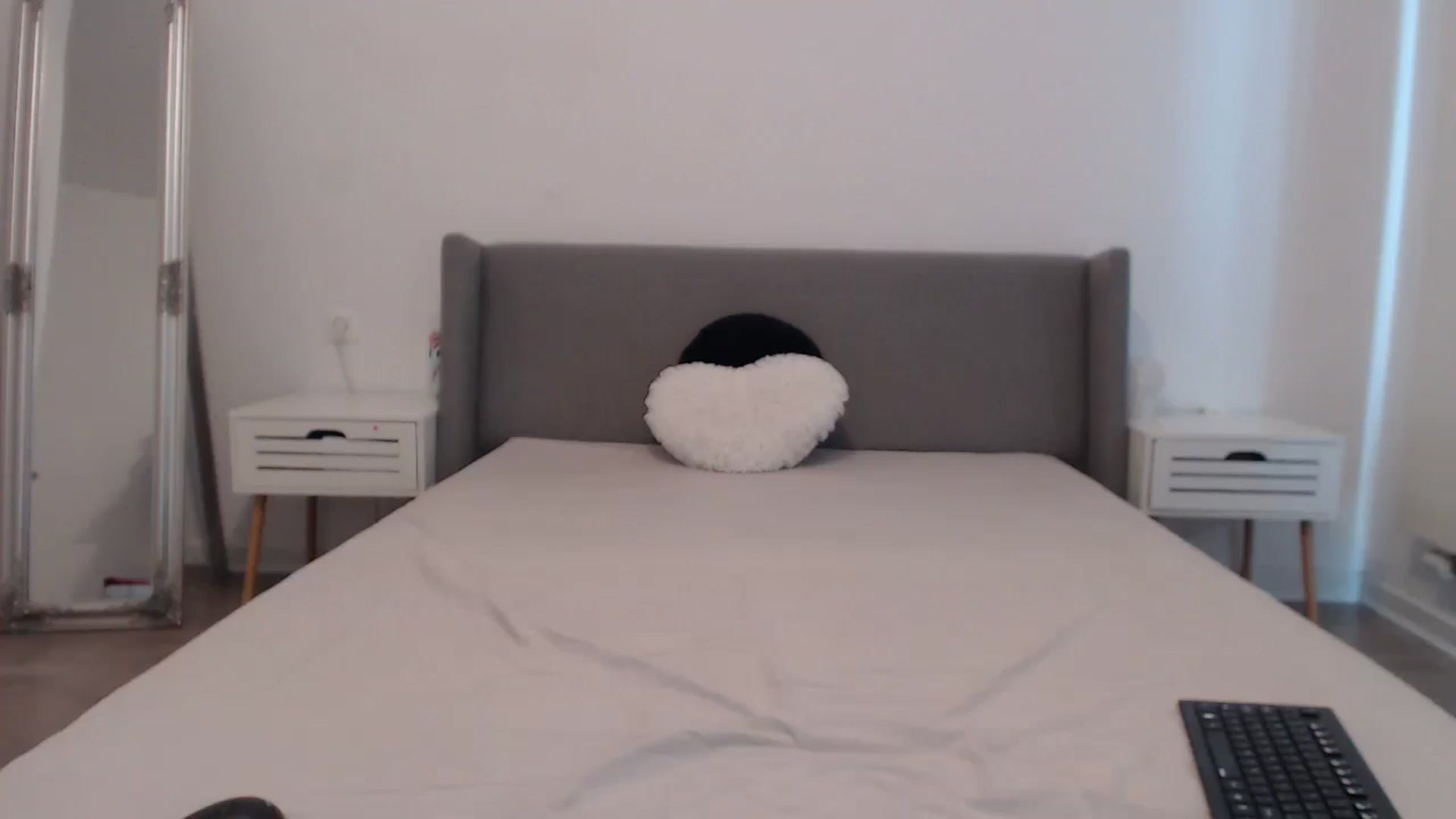 Gallery image thumbnail from BeatriceCapri's myfreecams stream on, 03/31/2025, 08:35 image 18 of 20