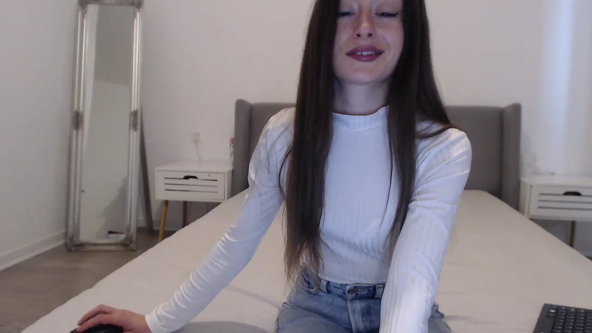 Gallery image thumbnail from BeatriceCapri's myfreecams stream on, 03/31/2025, 14:04 image 16 of 20