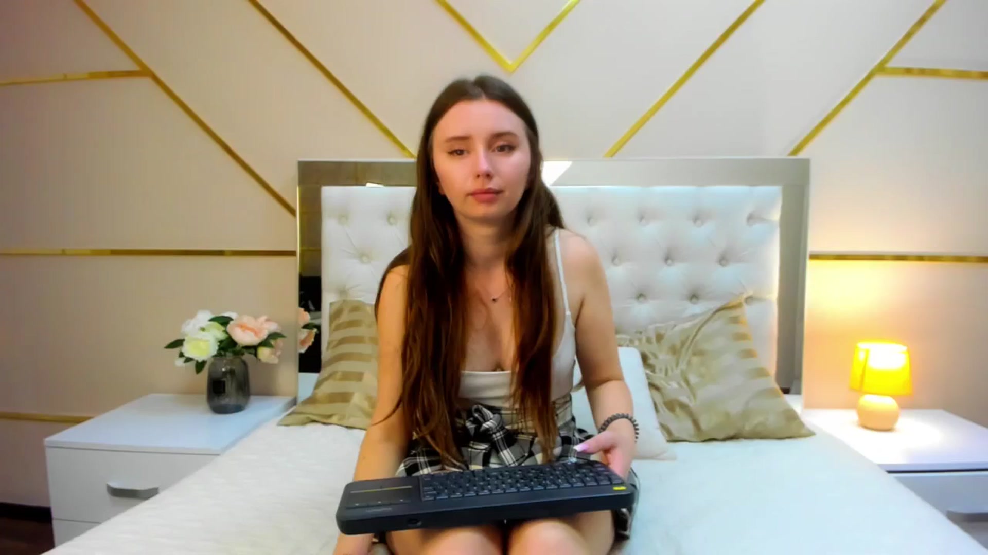 Gallery image thumbnail from Beatrice_Hoot's myfreecams stream on, 09/27/2025, 23:05 image 15 of 20