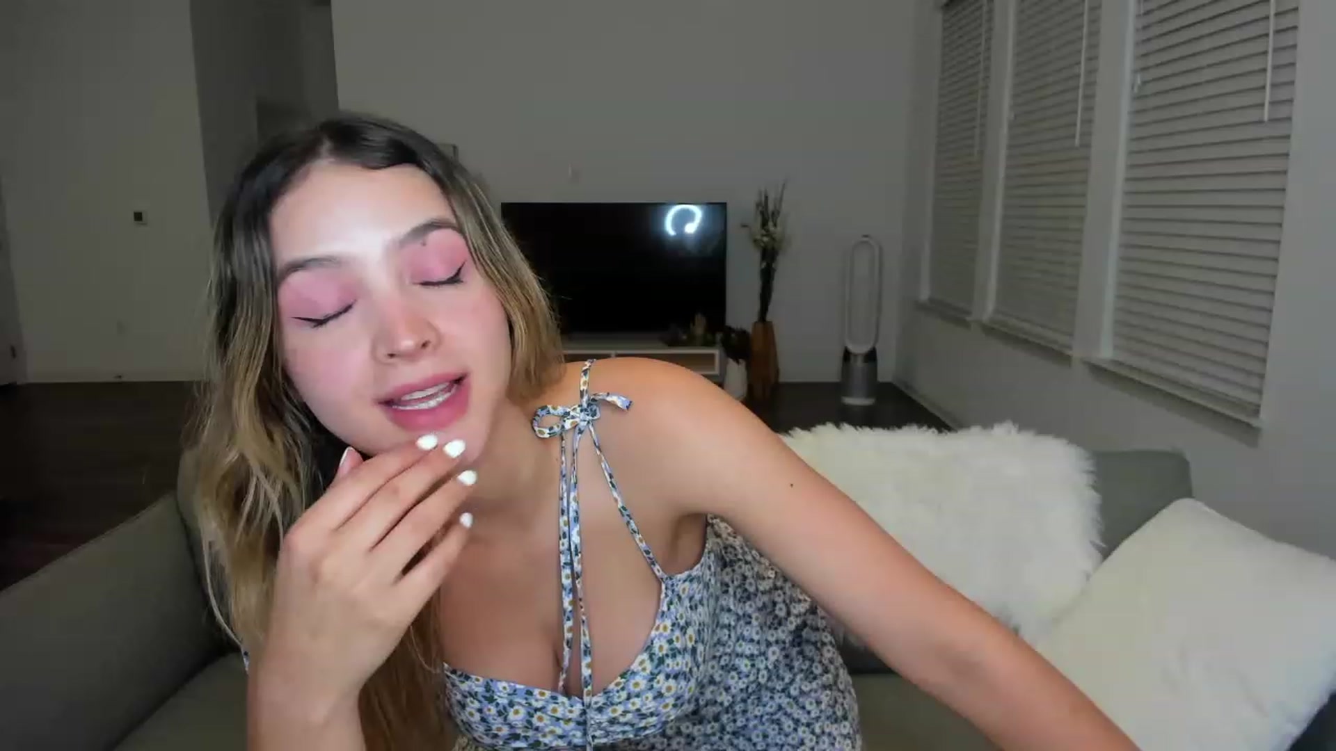 Gallery image thumbnail from BeatrixNova's myfreecams stream on, 07/26/2023, 06:36 image 15 of 20