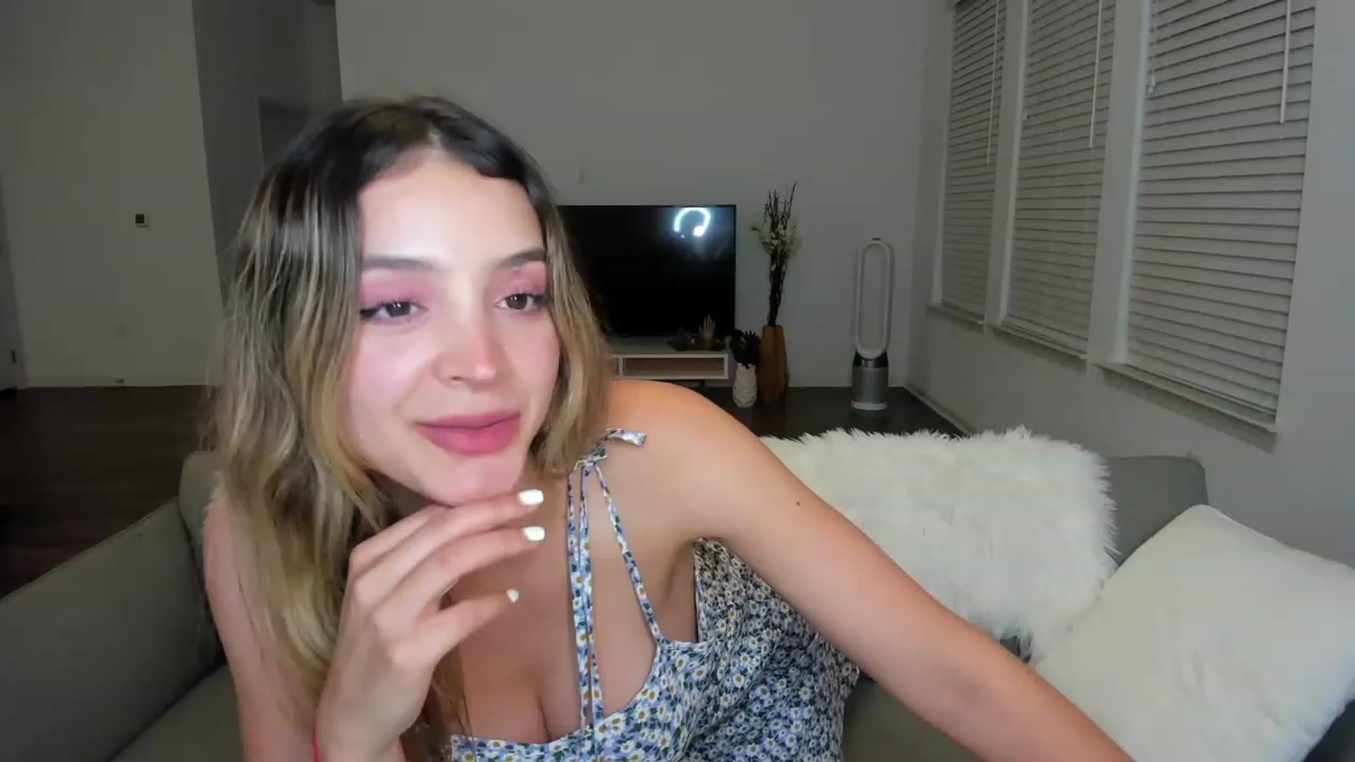 Gallery image thumbnail from BeatrixNova's myfreecams stream on, 07/26/2023, 06:36 image 18 of 20