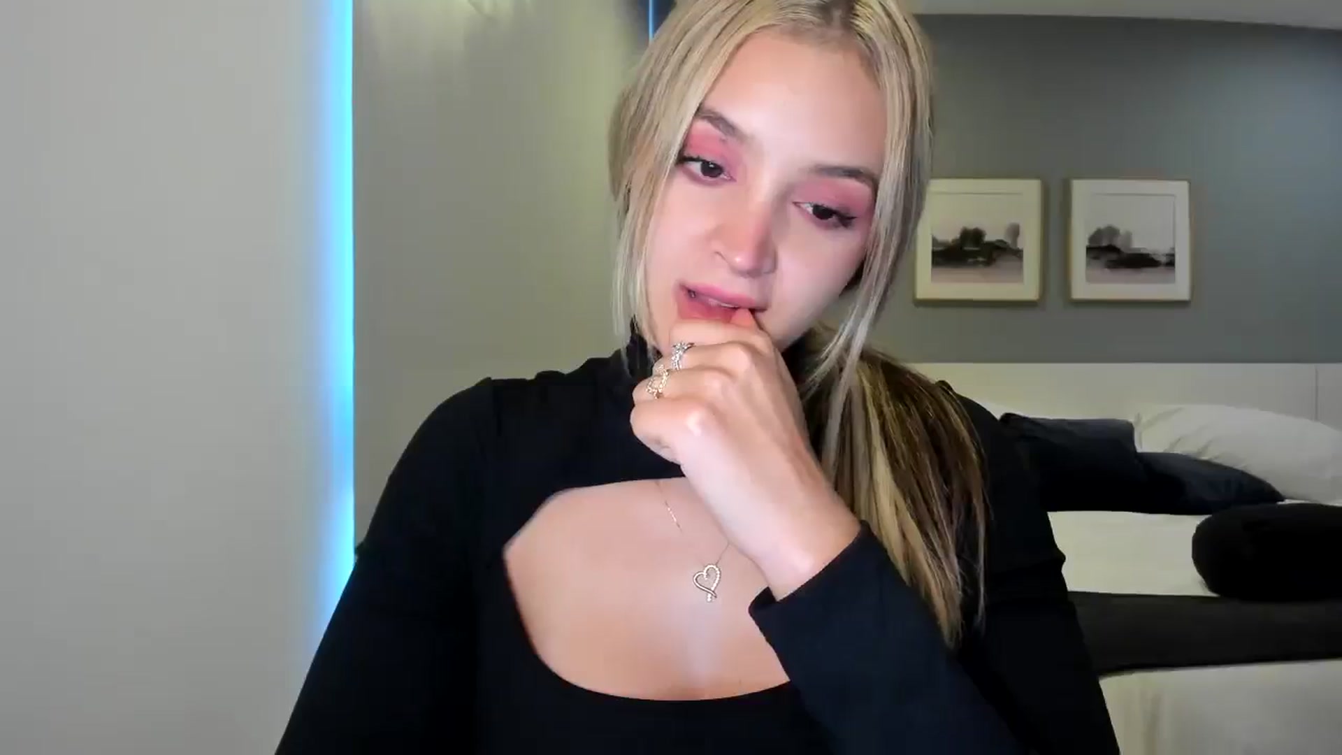Gallery image thumbnail from BeatrixNova's myfreecams stream on, 01/30/2025, 22:37 image 15 of 20
