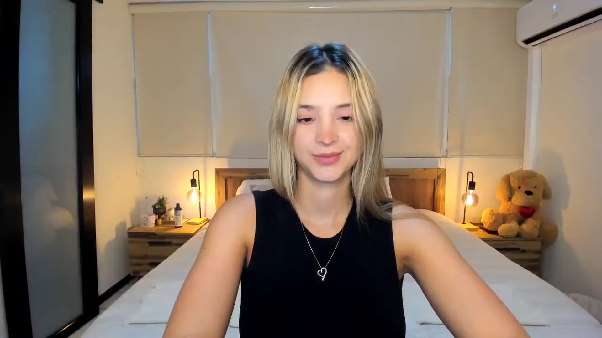 Gallery image thumbnail from BeatrixNova's myfreecams stream on, 05/01/2025, 22:24 image 12 of 20