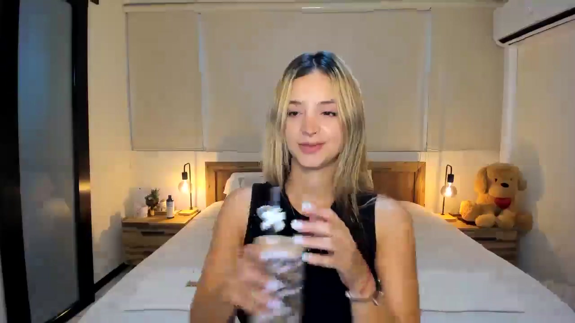 Gallery image thumbnail from BeatrixNova's myfreecams stream on, 05/01/2025, 22:24 image 16 of 20