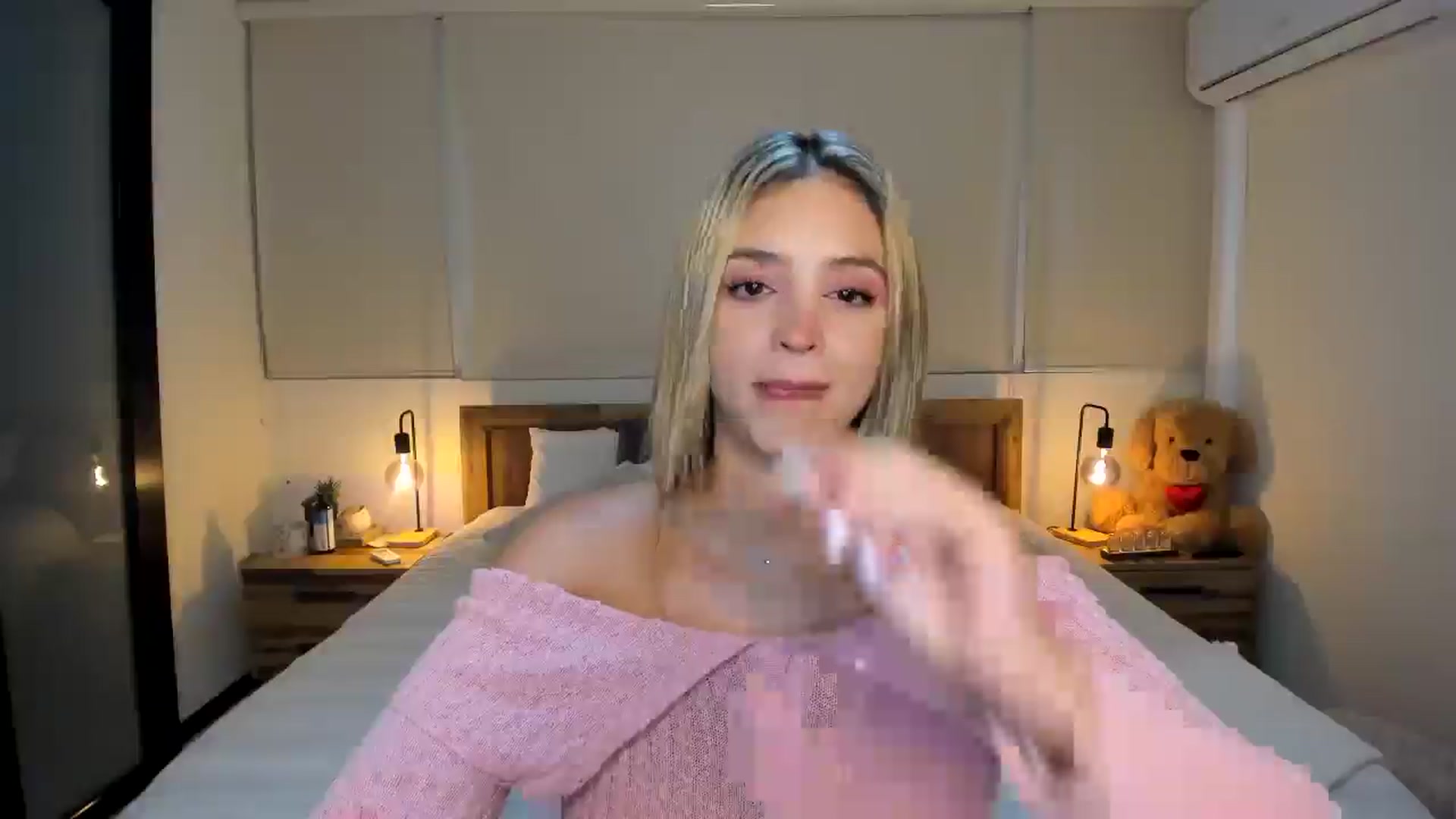 Gallery image thumbnail from BeatrixNova's myfreecams stream on, 05/31/2025, 24:01 image 16 of 20