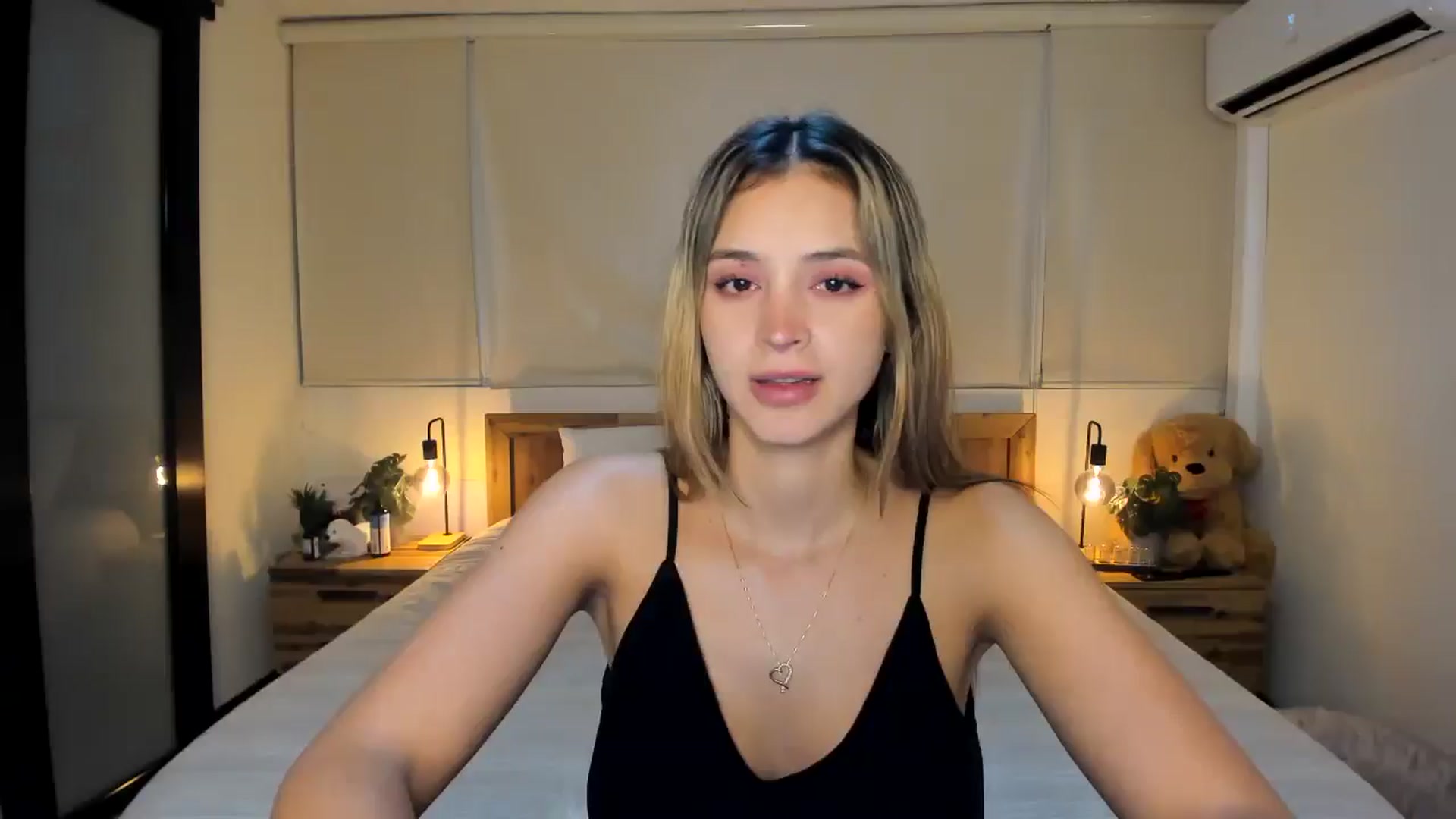 Gallery image thumbnail from BeatrixNova's myfreecams stream on, 10/27/2025, 23:18 image 17 of 20