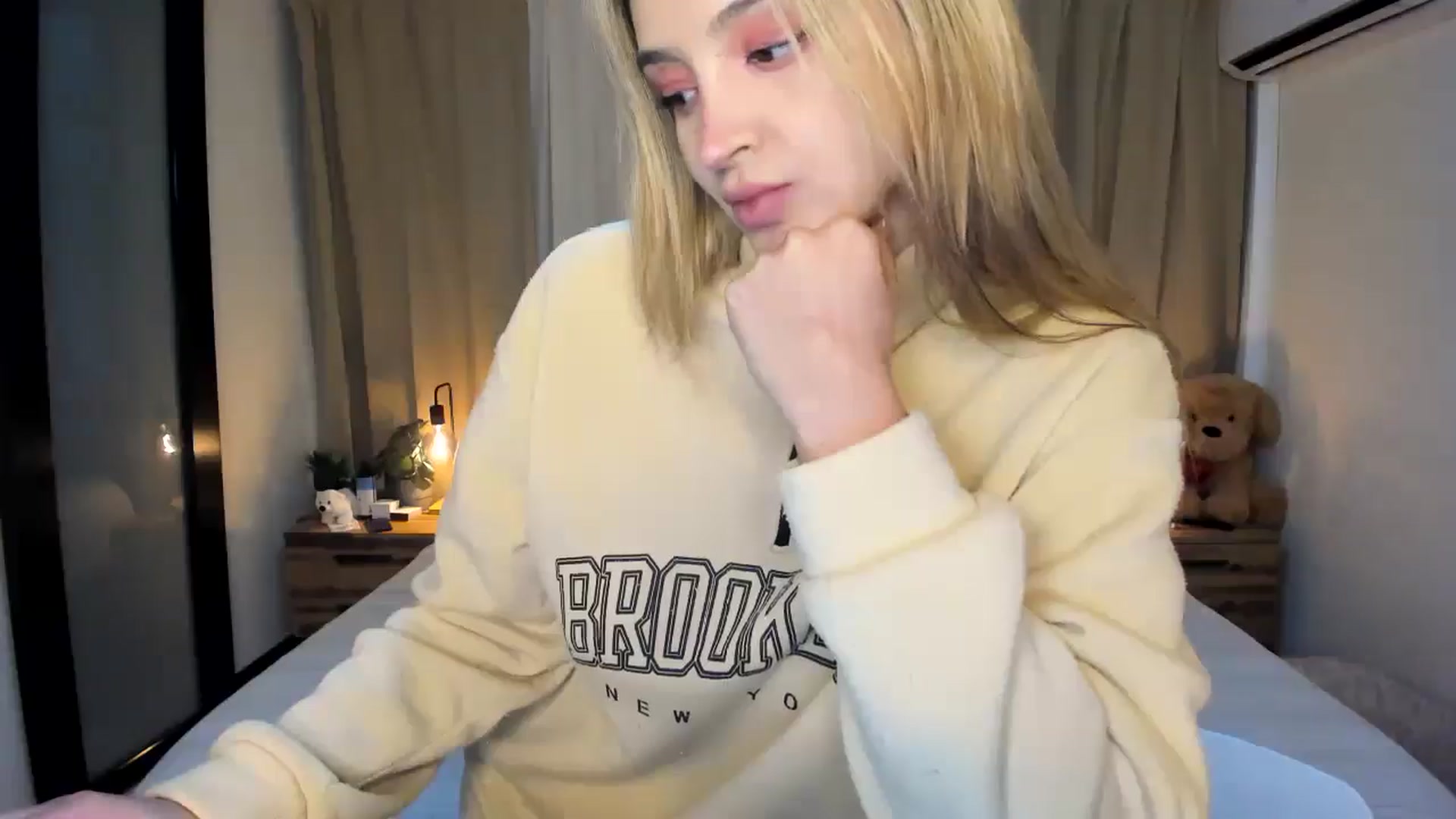 Gallery image thumbnail from BeatrixNova's myfreecams stream on, 11/13/2025, 23:16 image 20 of 20