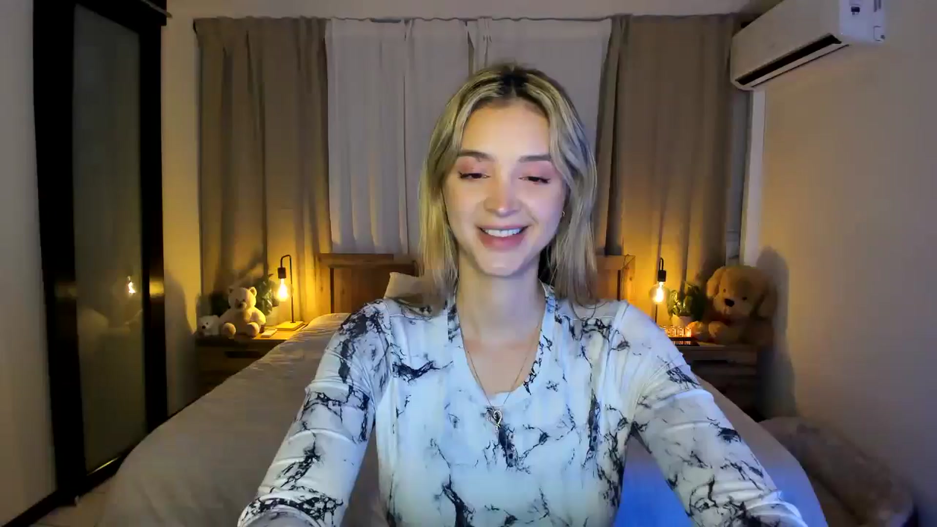 Gallery image thumbnail from BeatrixNova's myfreecams stream on, 02/25/2026, 23:43 image 17 of 20