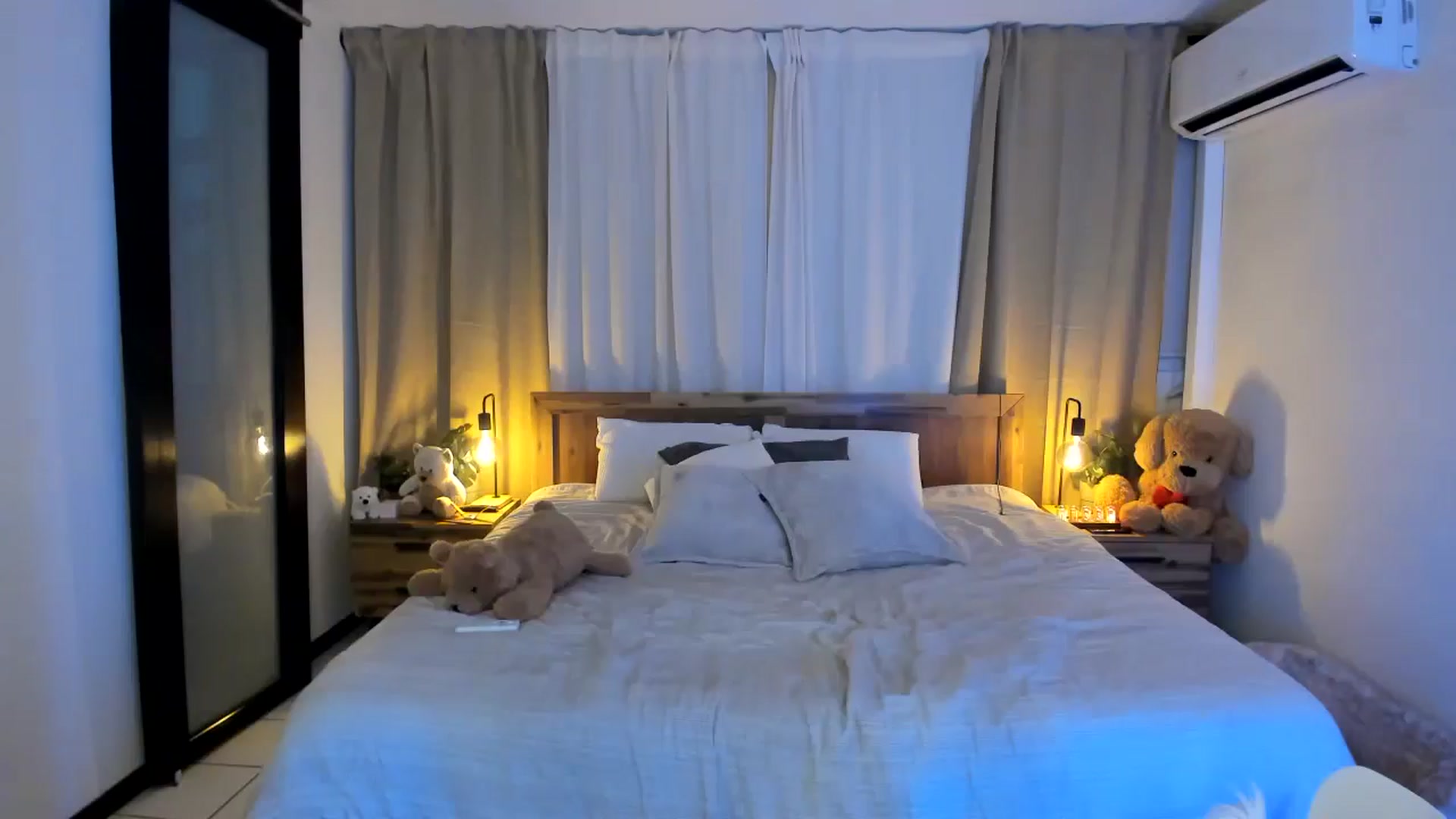 Gallery image thumbnail from BeatrixNova's myfreecams stream on, 03/15/2026, 24:01 image 18 of 20