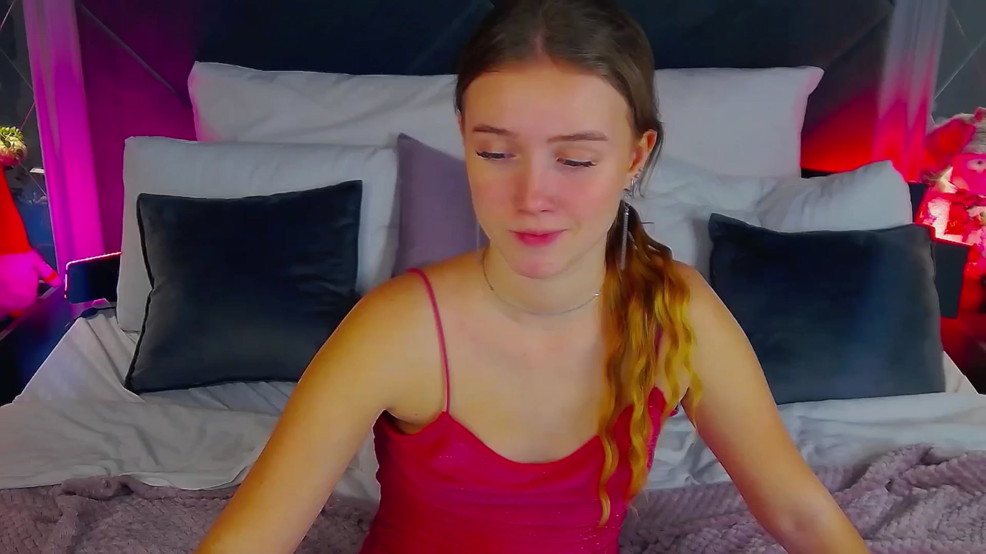 Gallery image thumbnail from Beatrizz's myfreecams stream on, 12/23/2025, 19:03 image 17 of 20