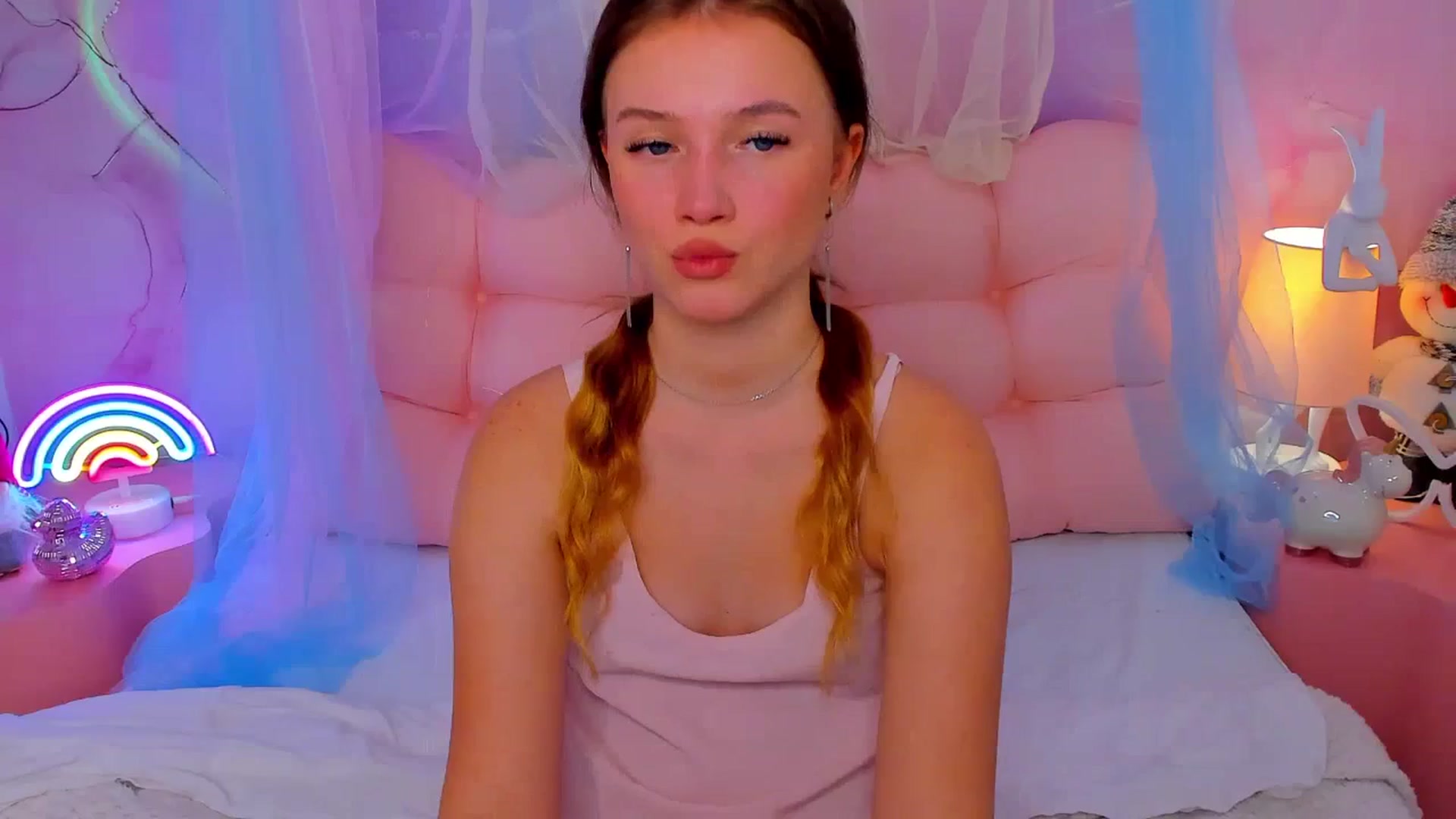 Gallery image thumbnail from Beatrizz's myfreecams stream on, 01/03/2026, 07:01 image 4 of 20