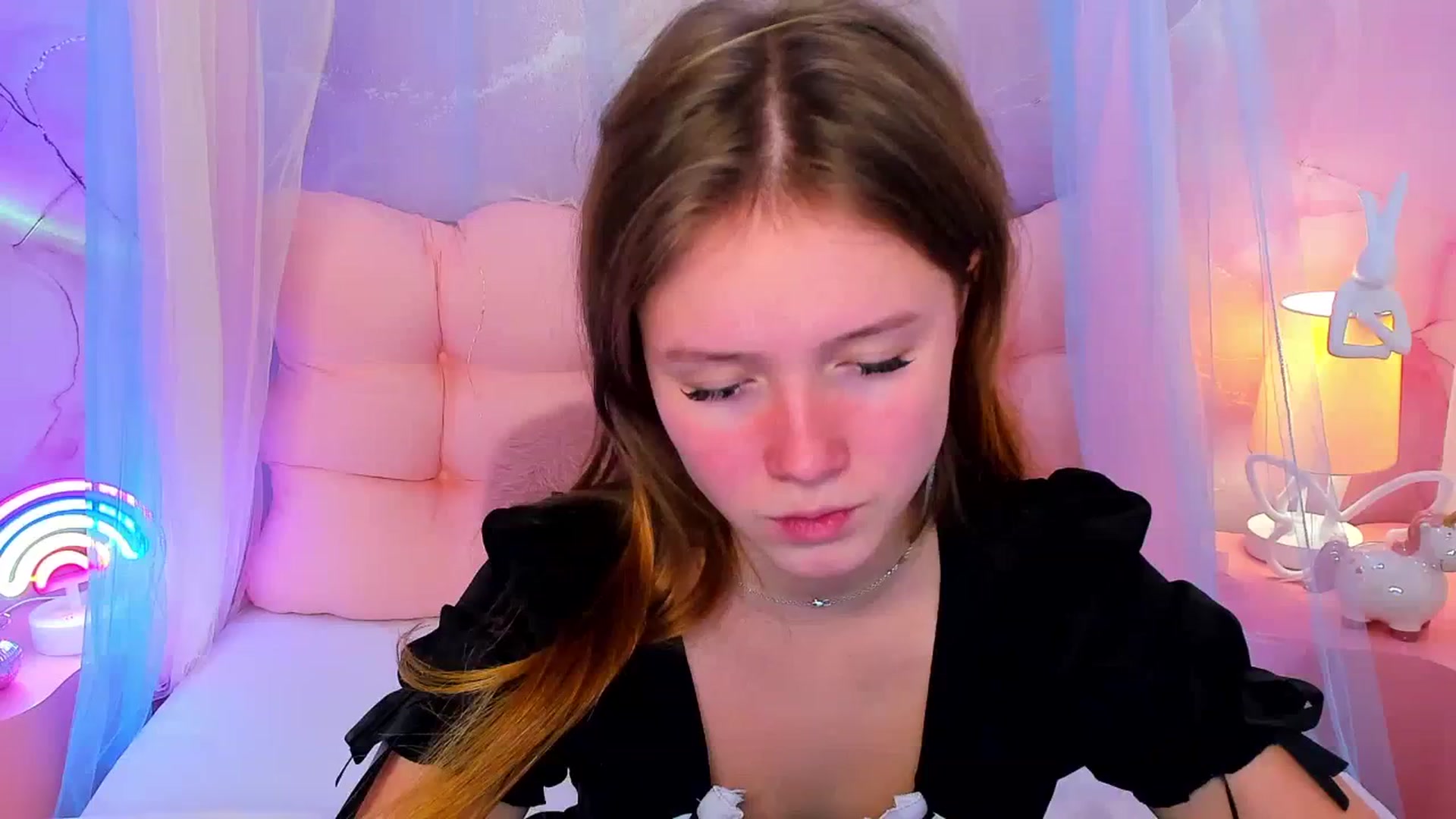 Gallery image thumbnail from Beatrizz's myfreecams stream on, 02/06/2026, 12:04 image 3 of 20