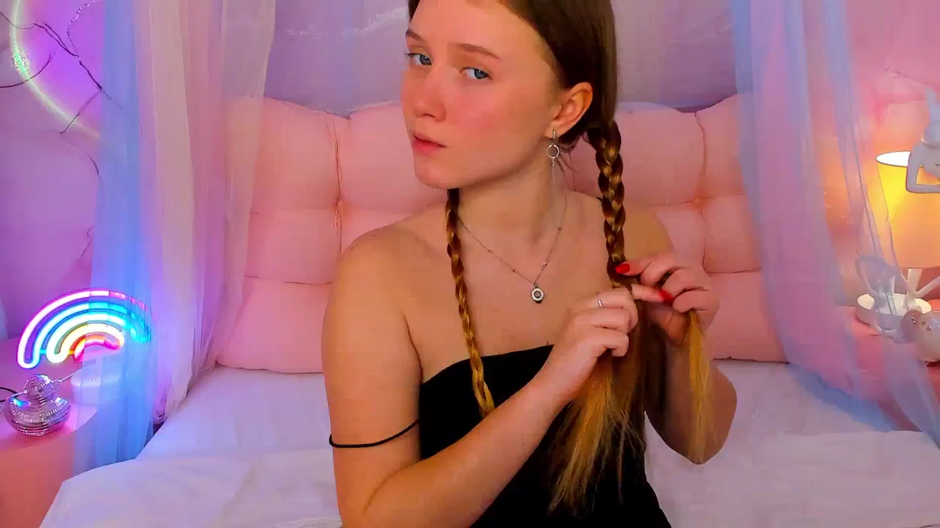 Gallery image thumbnail from Beatrizz's myfreecams stream on, 02/09/2026, 07:07 image 6 of 20