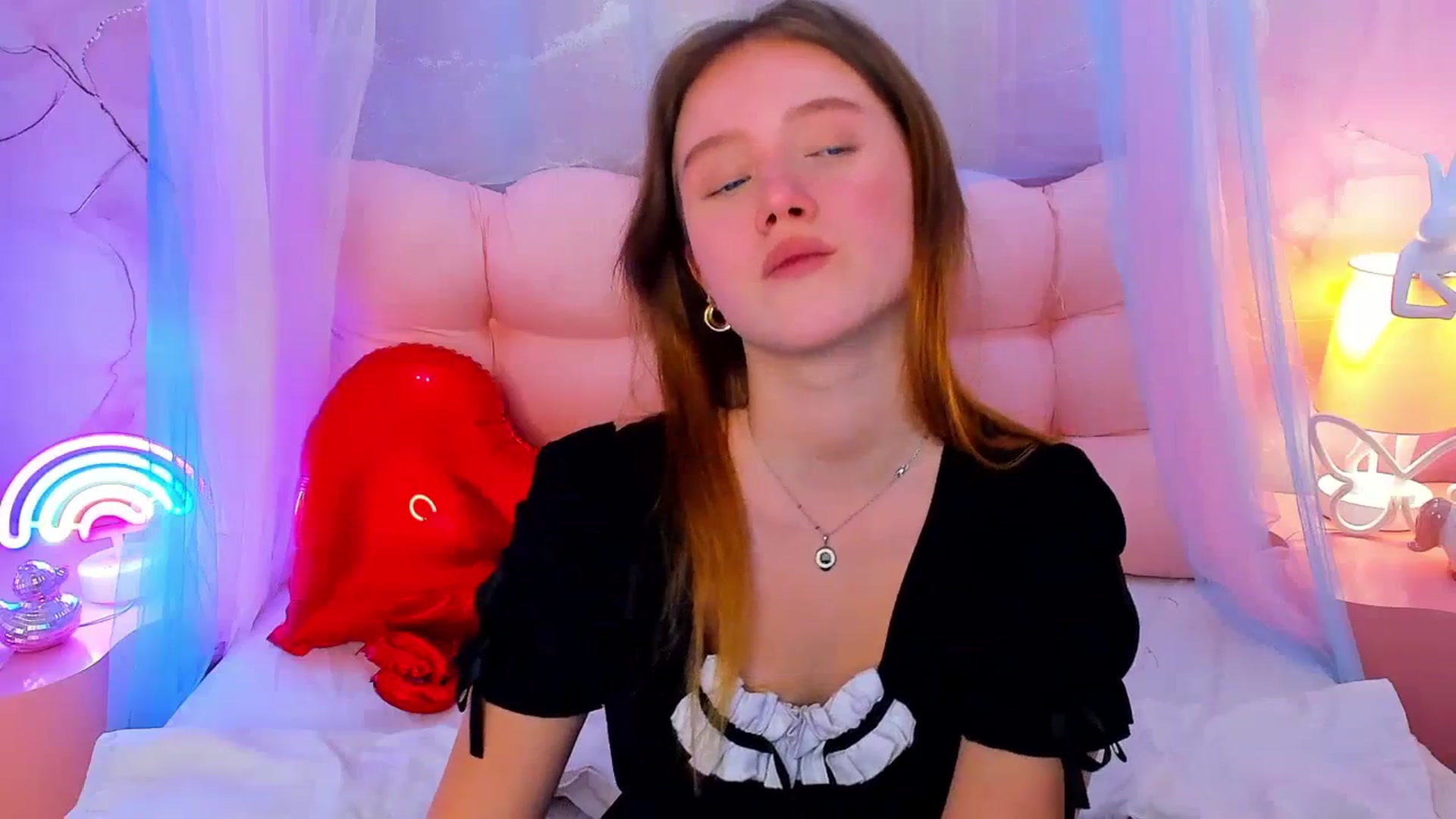 Gallery image thumbnail from Beatrizz's myfreecams stream on, 02/18/2026, 10:02 image 18 of 20