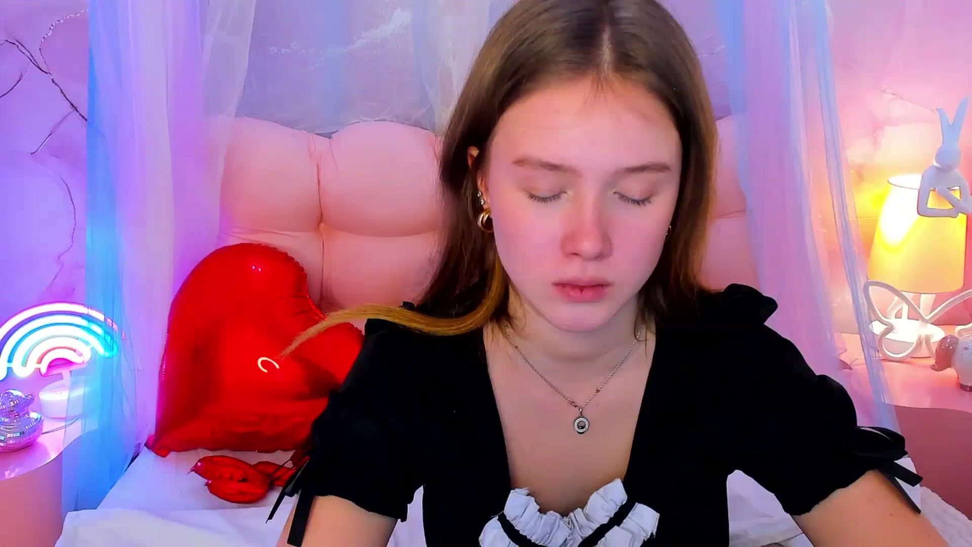 Gallery image thumbnail from Beatrizz's myfreecams stream on, 02/18/2026, 12:32 image 11 of 20