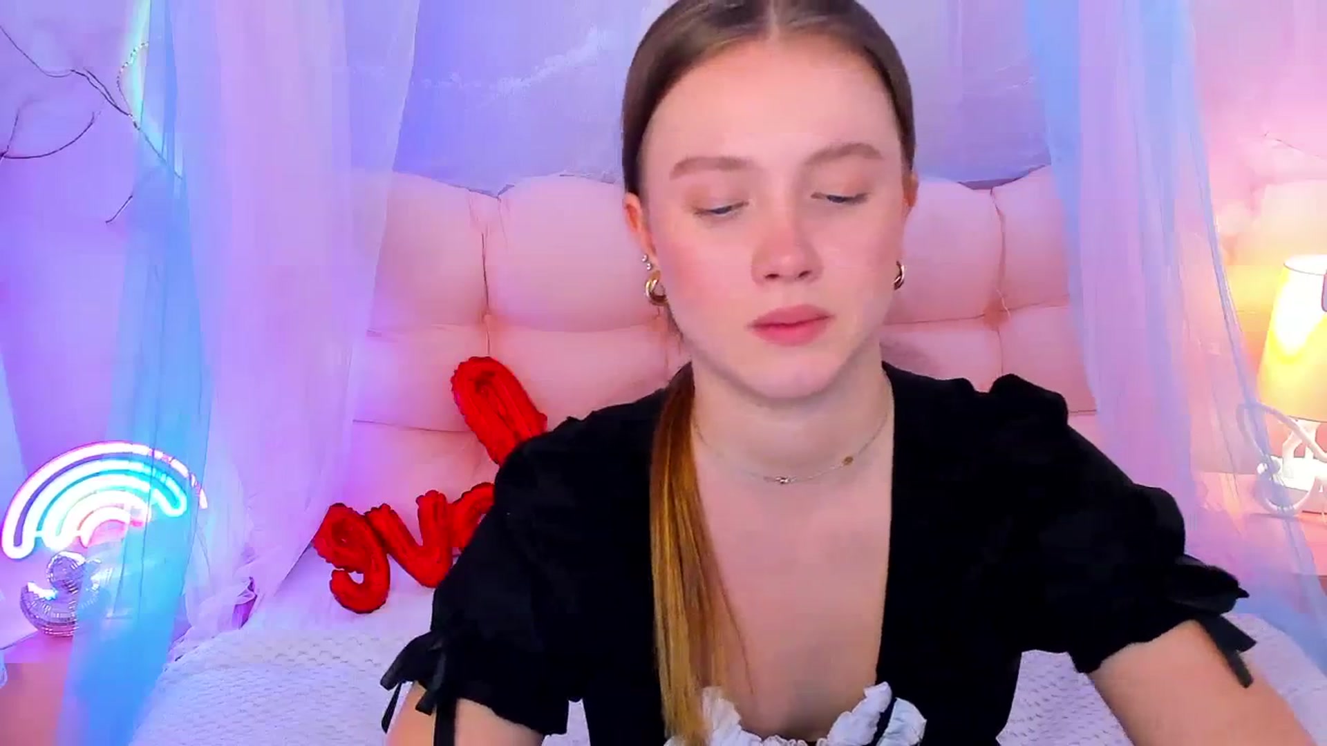 Gallery image thumbnail from Beatrizz's myfreecams stream on, 02/25/2026, 11:43 image 10 of 20