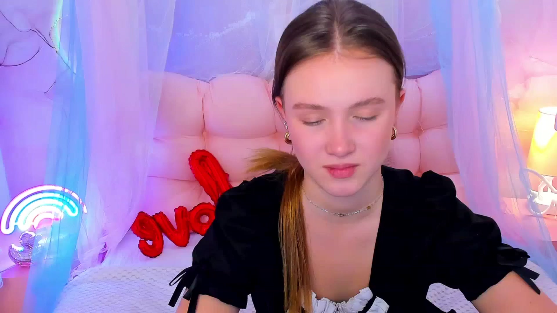 Gallery image thumbnail from Beatrizz's myfreecams stream on, 02/25/2026, 12:12 image 12 of 20