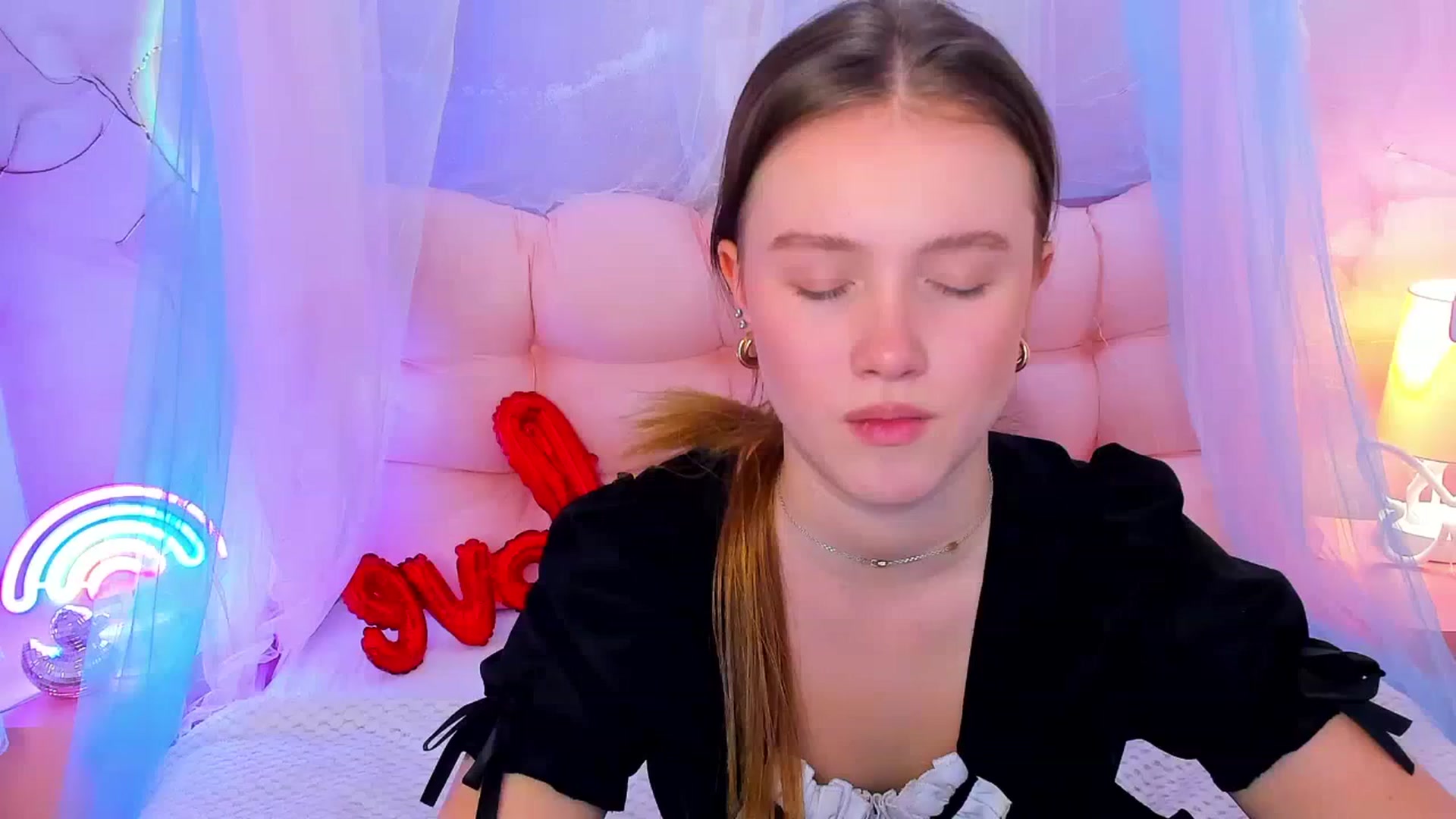 Gallery image thumbnail from Beatrizz's myfreecams stream on, 02/25/2026, 12:12 image 10 of 20