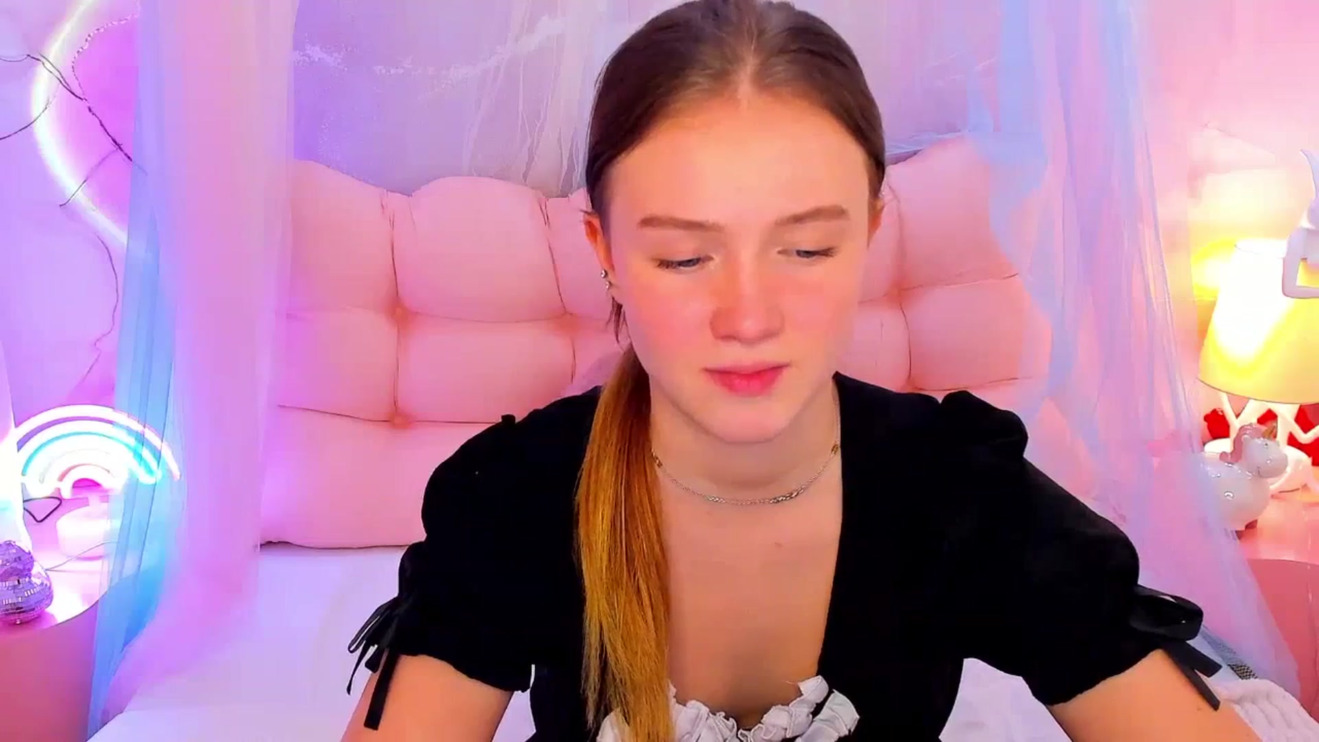Gallery image thumbnail from Beatrizz's myfreecams stream on, 03/12/2026, 12:38 image 18 of 20