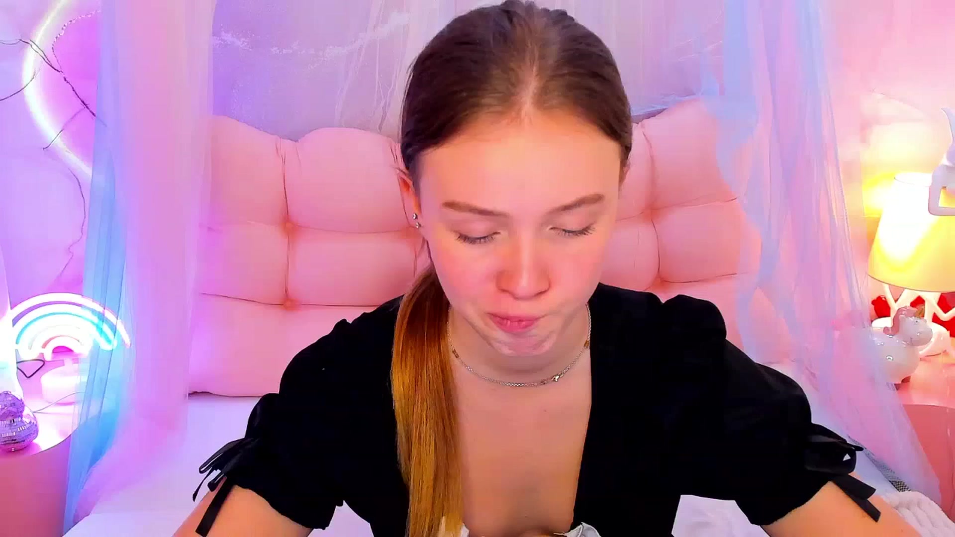 Gallery image thumbnail from Beatrizz's myfreecams stream on, 03/12/2026, 12:38 image 13 of 20