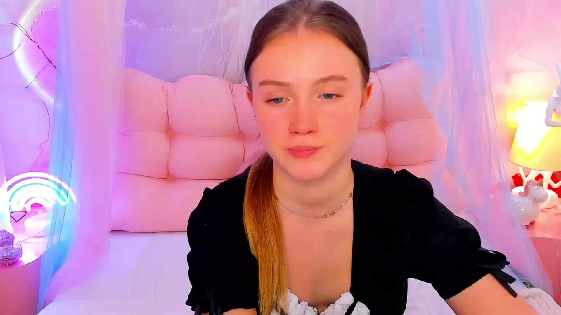 Gallery image thumbnail from Beatrizz's myfreecams stream on, 03/12/2026, 12:38 image 9 of 20