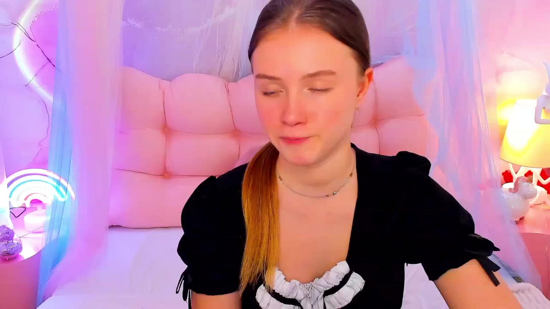Gallery image thumbnail from Beatrizz's myfreecams stream on, 03/12/2026, 12:38 image 10 of 20