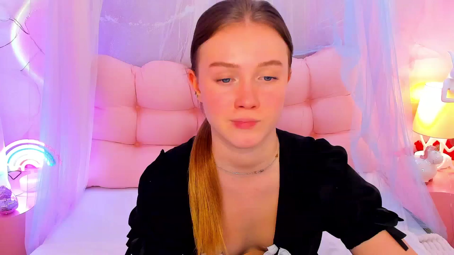Gallery image thumbnail from Beatrizz's myfreecams stream on, 03/12/2026, 12:38 image 5 of 20