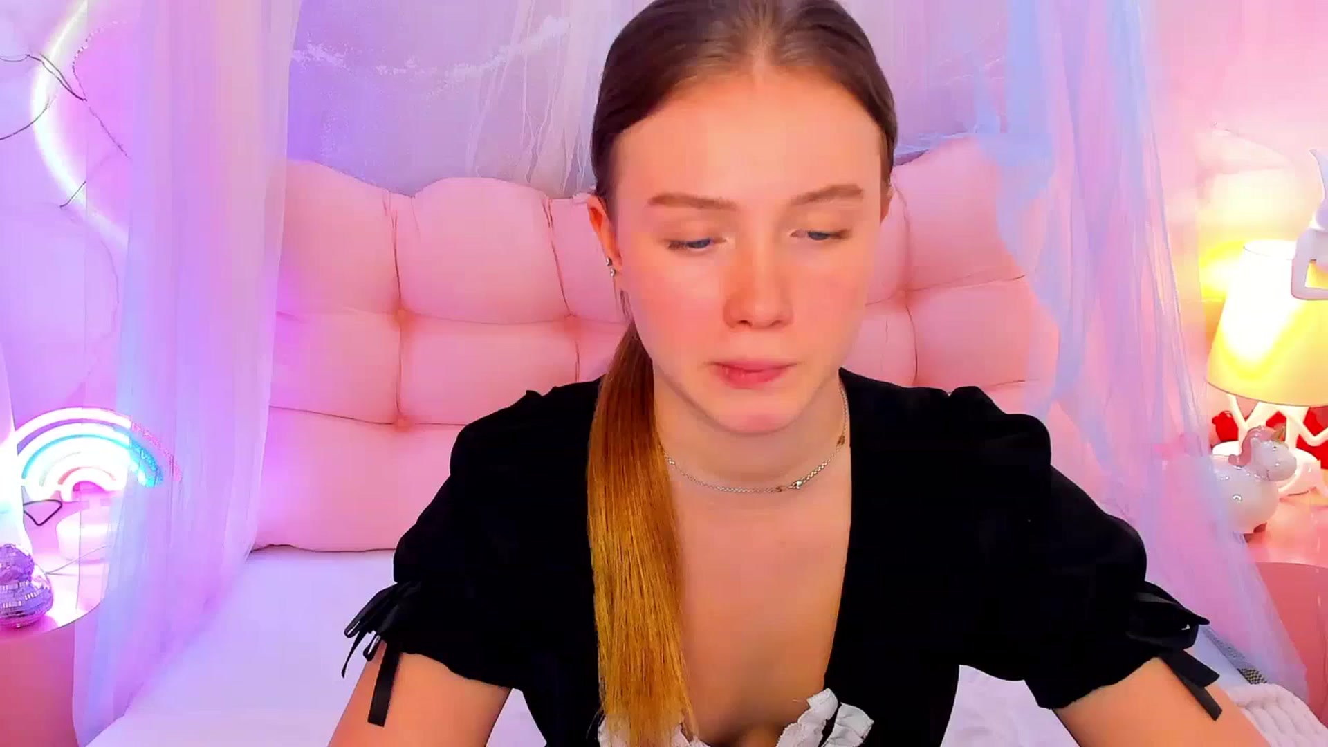 Gallery image thumbnail from Beatrizz's myfreecams stream on, 03/12/2026, 12:38 image 6 of 20