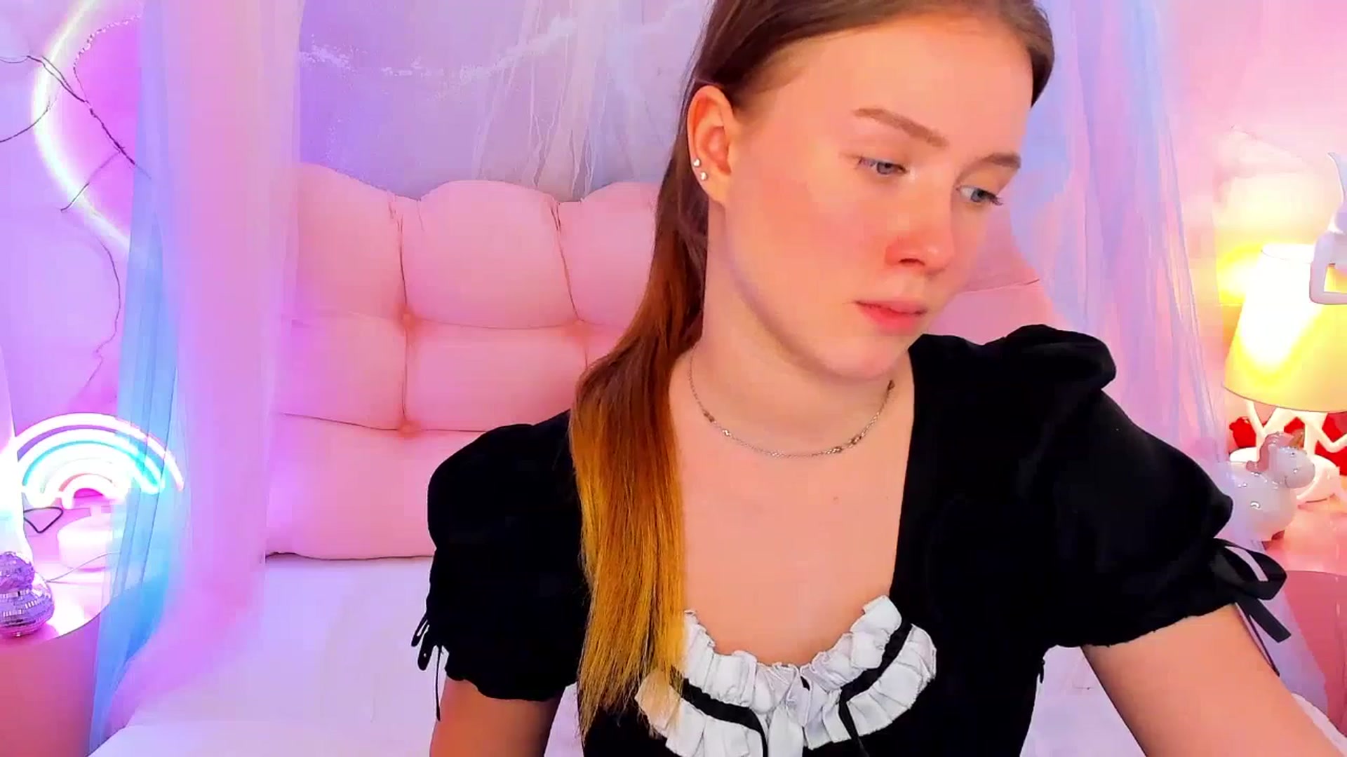 Gallery image thumbnail from Beatrizz's myfreecams stream on, 03/12/2026, 12:38 image 17 of 20