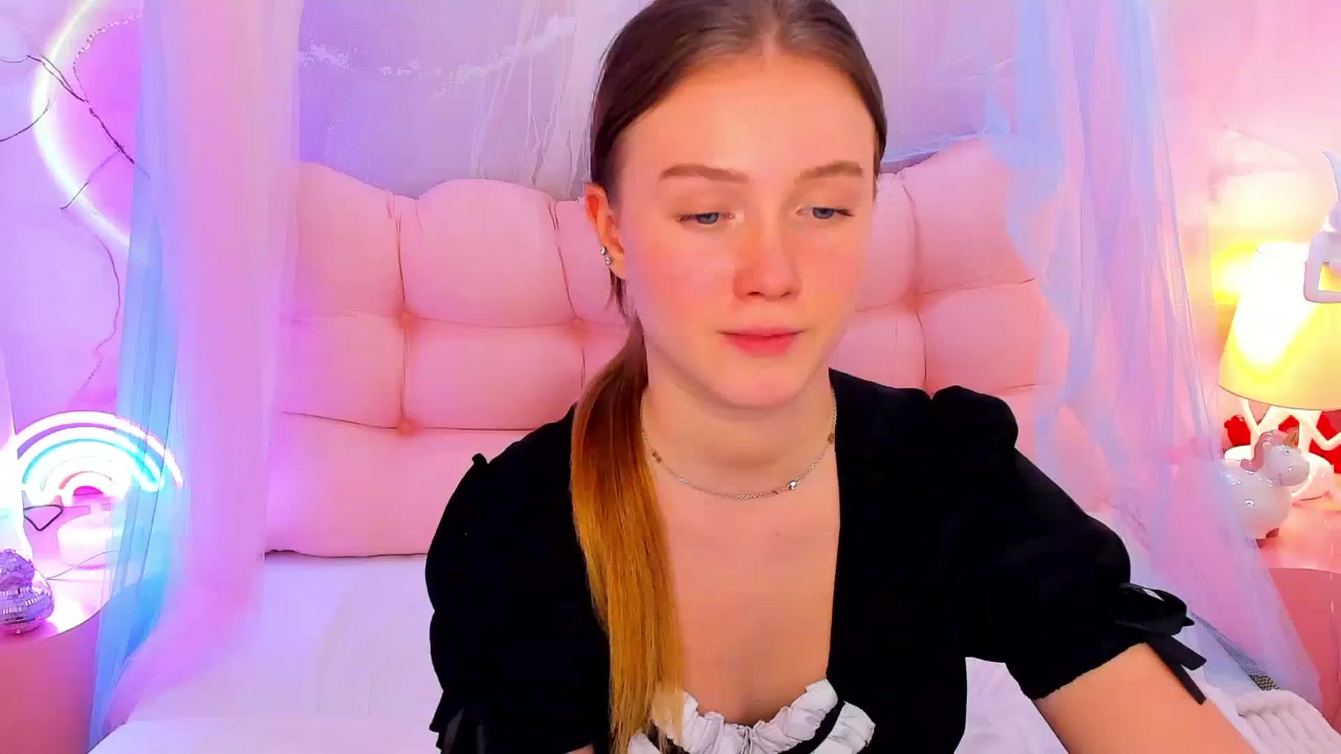Gallery image thumbnail from Beatrizz's myfreecams stream on, 03/12/2026, 12:38 image 11 of 20