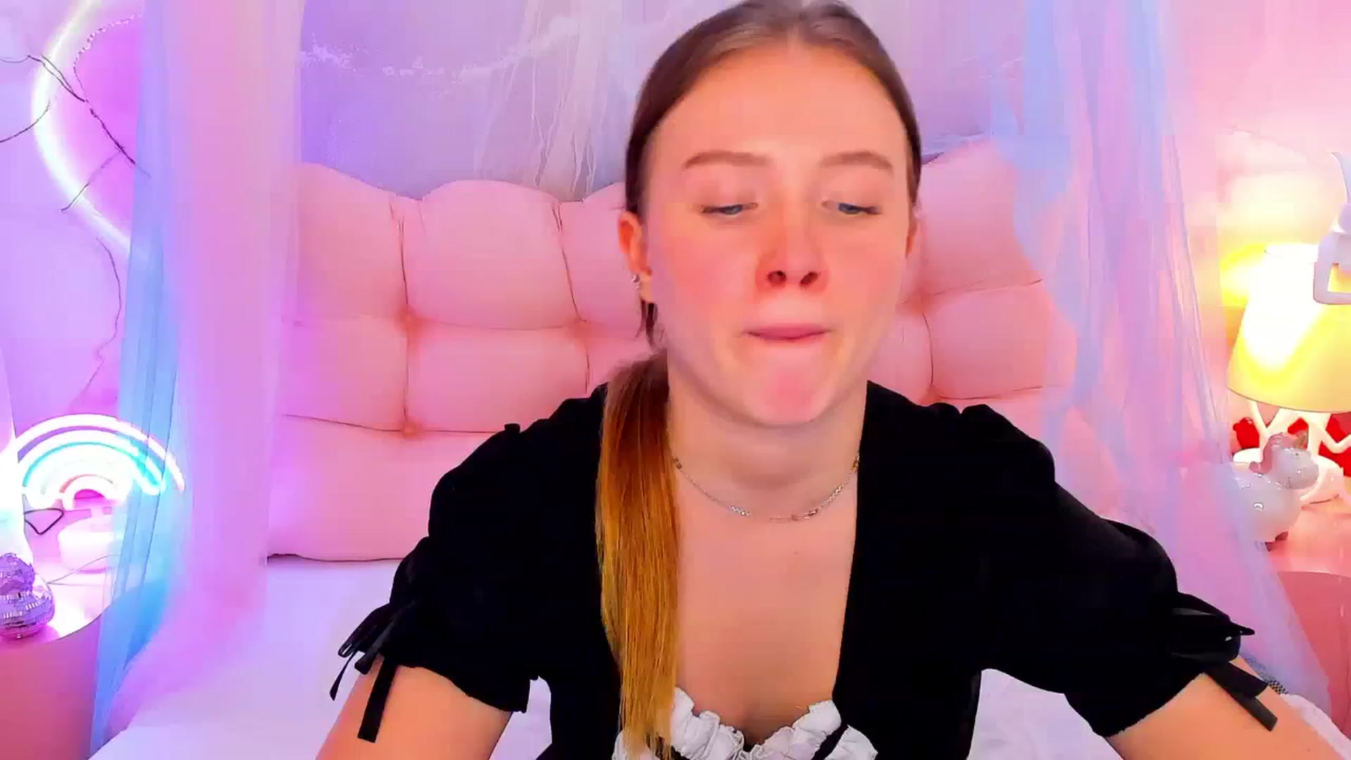 Gallery image thumbnail from Beatrizz's myfreecams stream on, 03/12/2026, 12:38 image 8 of 20