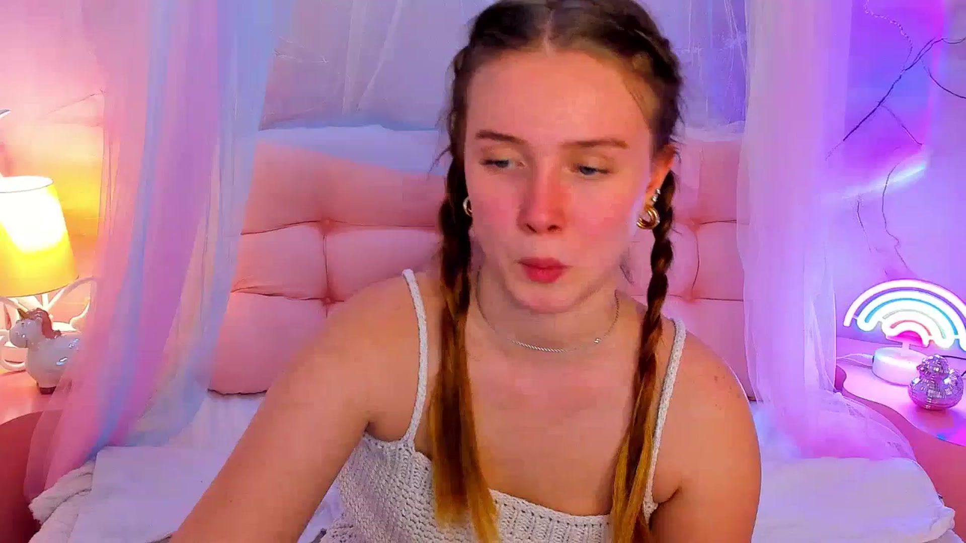 Gallery image thumbnail from Beatrizz's myfreecams stream on, 03/31/2026, 16:10 image 5 of 20