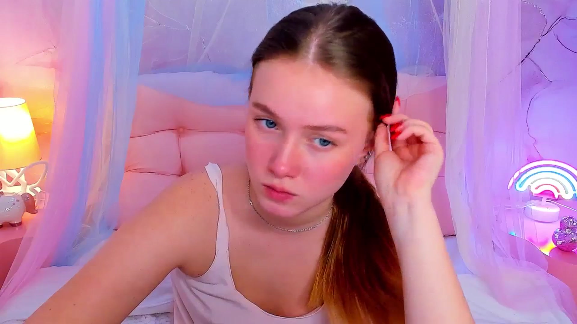 Gallery image thumbnail from Beatrizz's myfreecams stream on, 04/06/2026, 16:01 image 18 of 20