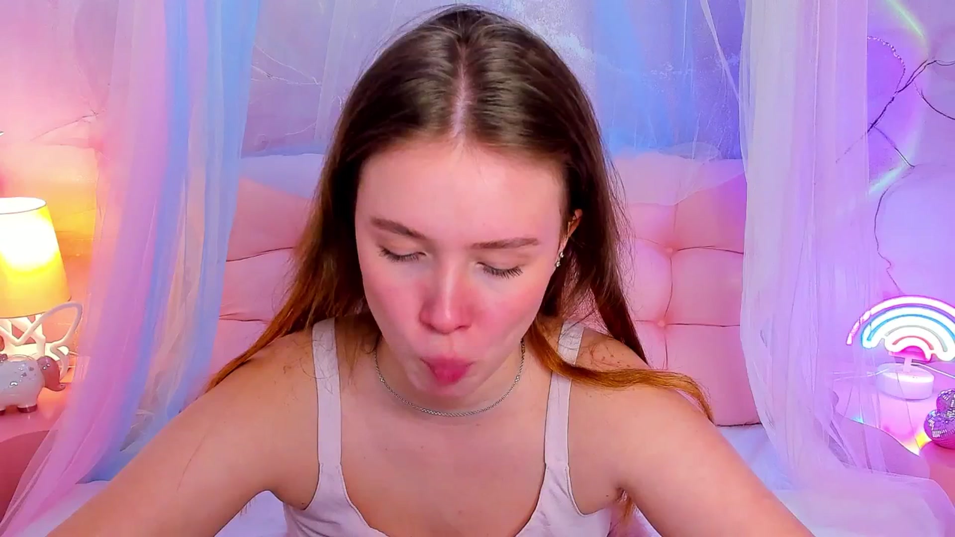 Gallery image thumbnail from Beatrizz's myfreecams stream on, 04/06/2026, 17:18 image 10 of 20