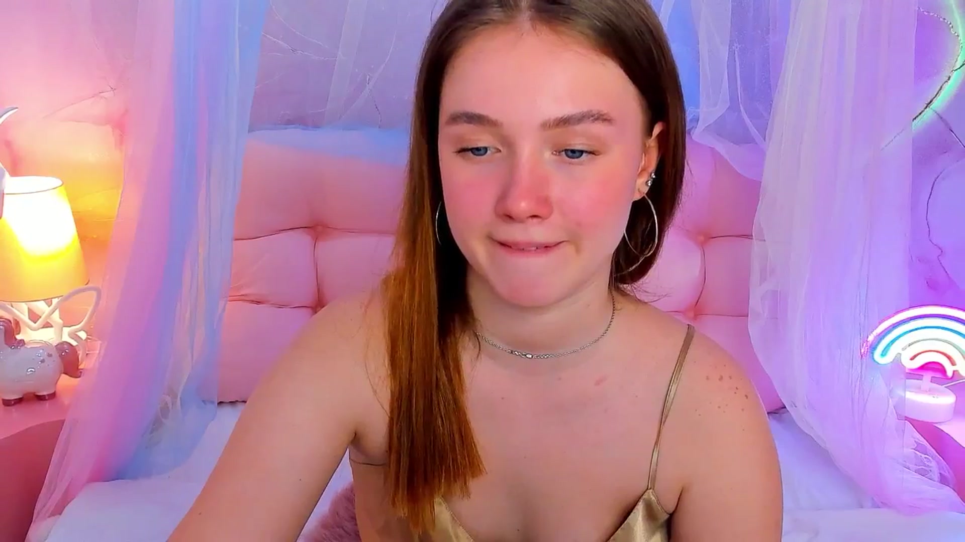 Gallery image thumbnail from Beatrizz's myfreecams stream on, 04/12/2026, 10:29 image 12 of 20