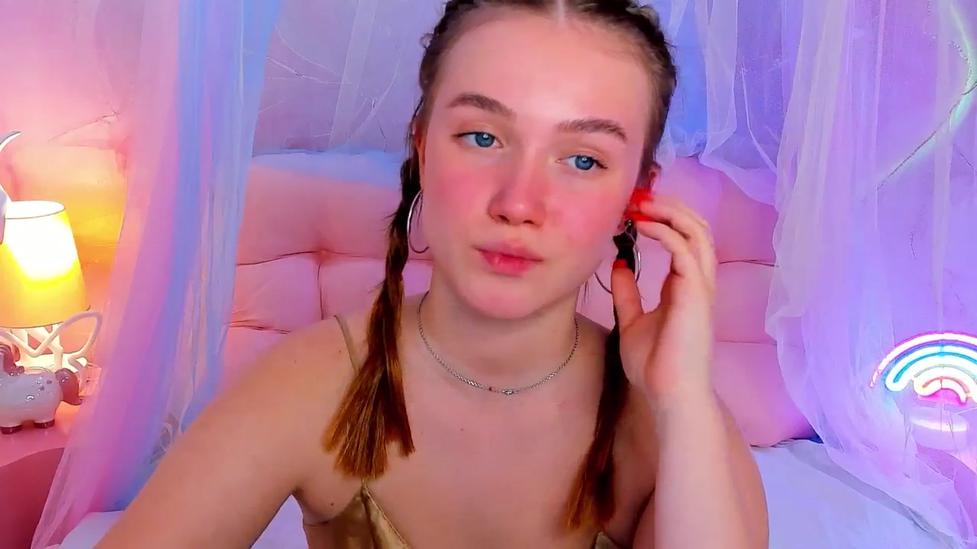 Gallery image thumbnail from Beatrizz's myfreecams stream on, 04/12/2026, 11:34 image 10 of 20
