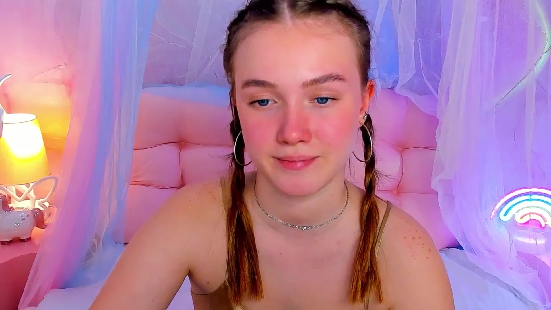 Gallery image thumbnail from Beatrizz's myfreecams stream on, 04/12/2026, 11:34 image 18 of 20