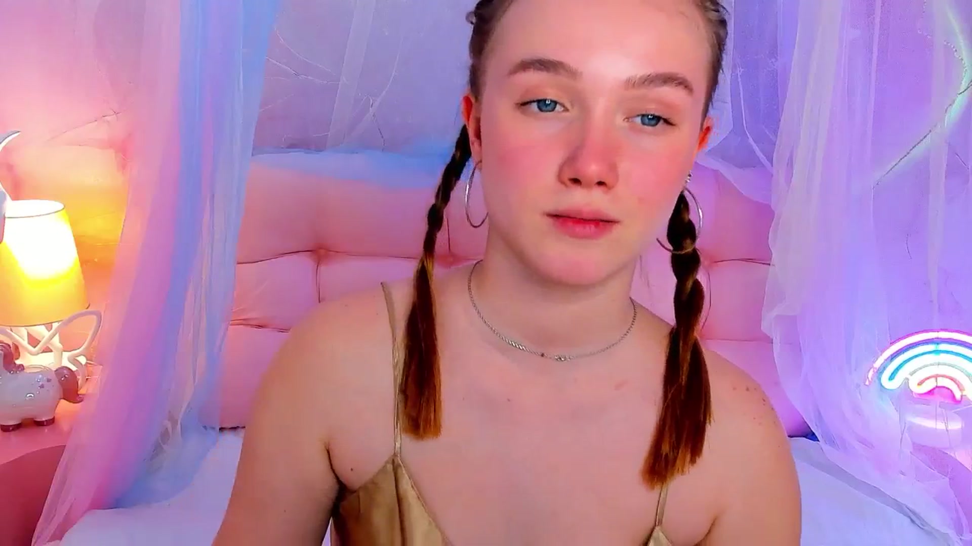 Gallery image thumbnail from Beatrizz's myfreecams stream on, 04/12/2026, 11:34 image 4 of 20
