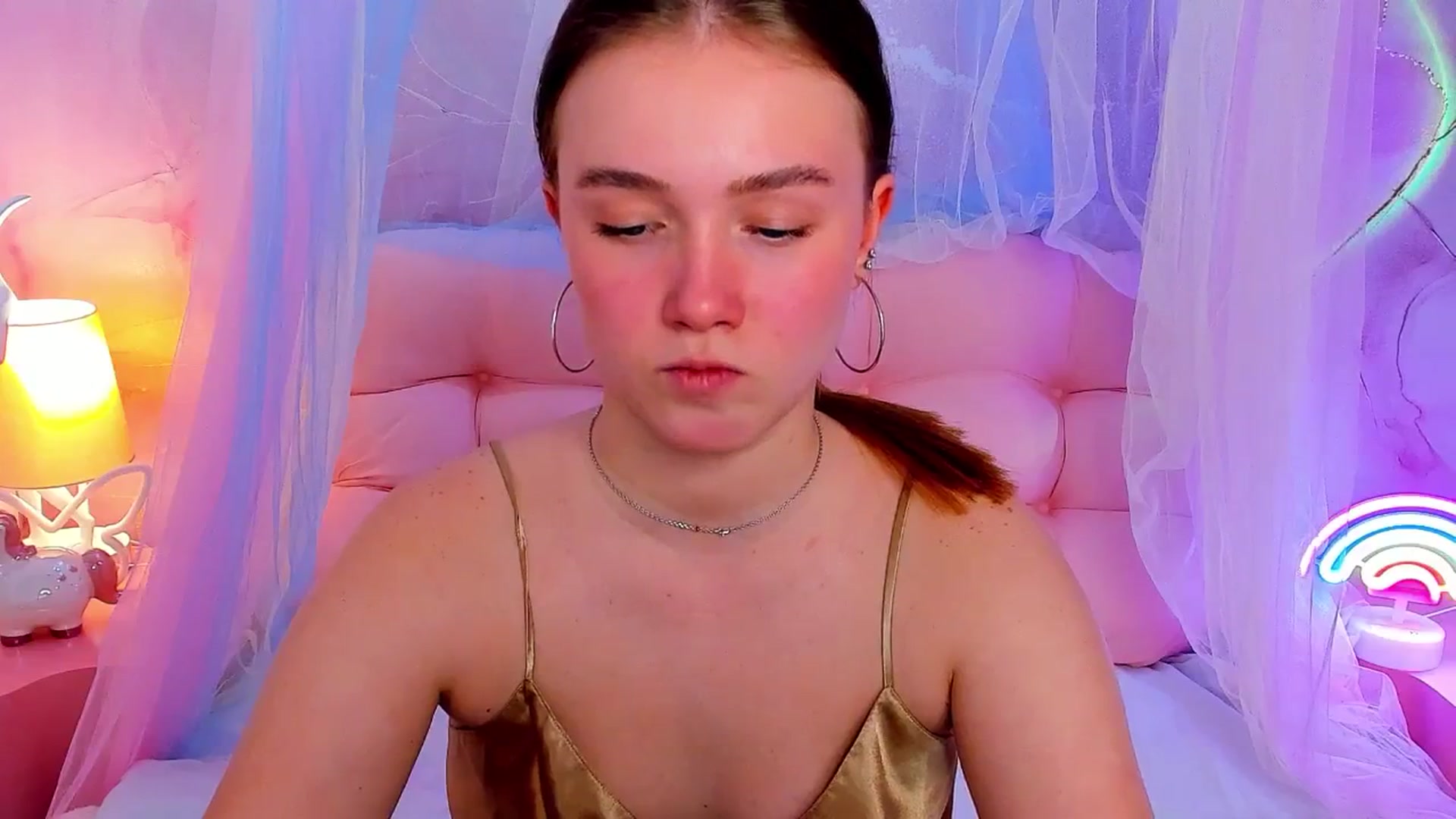 Gallery image thumbnail from Beatrizz's myfreecams stream on, 04/12/2026, 11:56 image 2 of 20