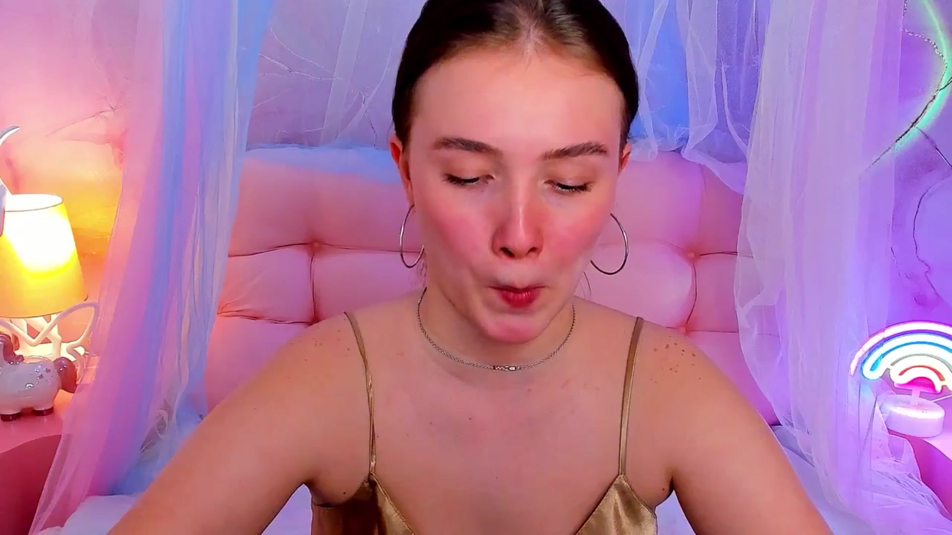 Gallery image thumbnail from Beatrizz's myfreecams stream on, 04/12/2026, 11:56 image 18 of 20