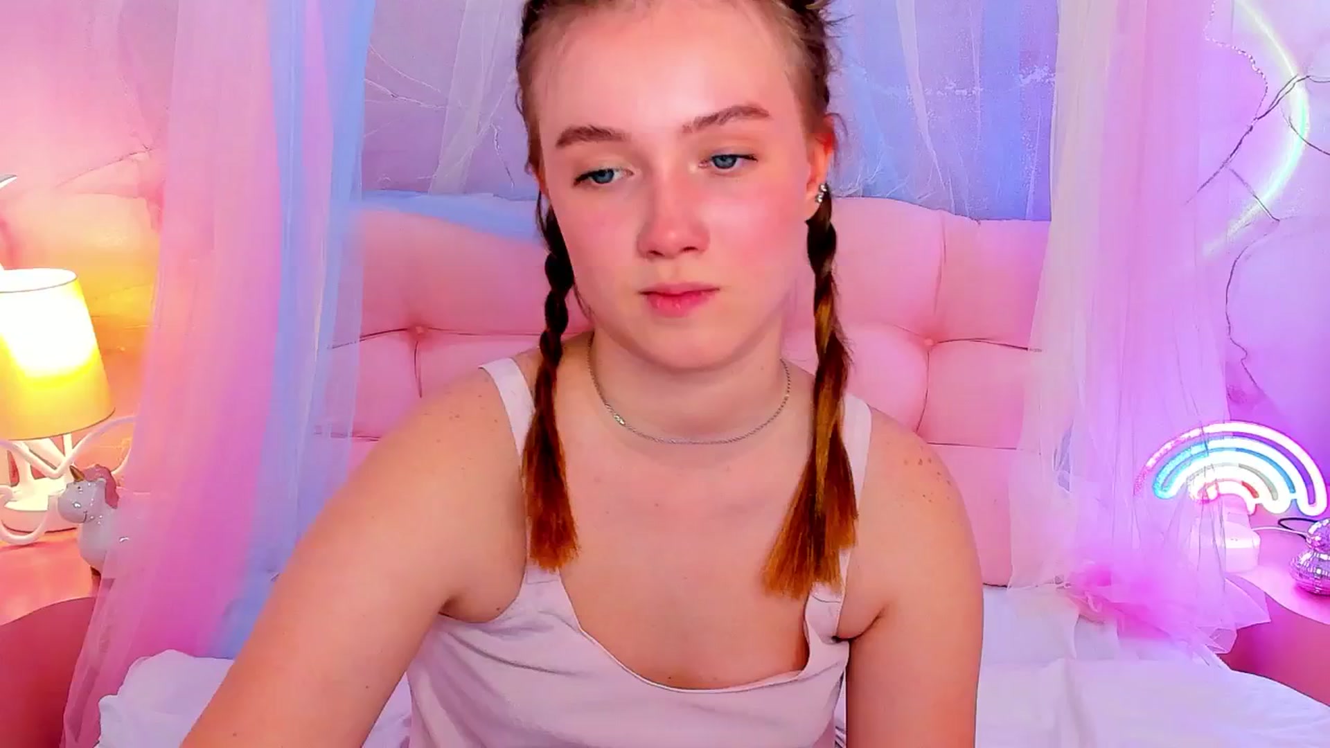 Gallery image thumbnail from Beatrizz's myfreecams stream on, 04/19/2026, 10:22 image 16 of 20