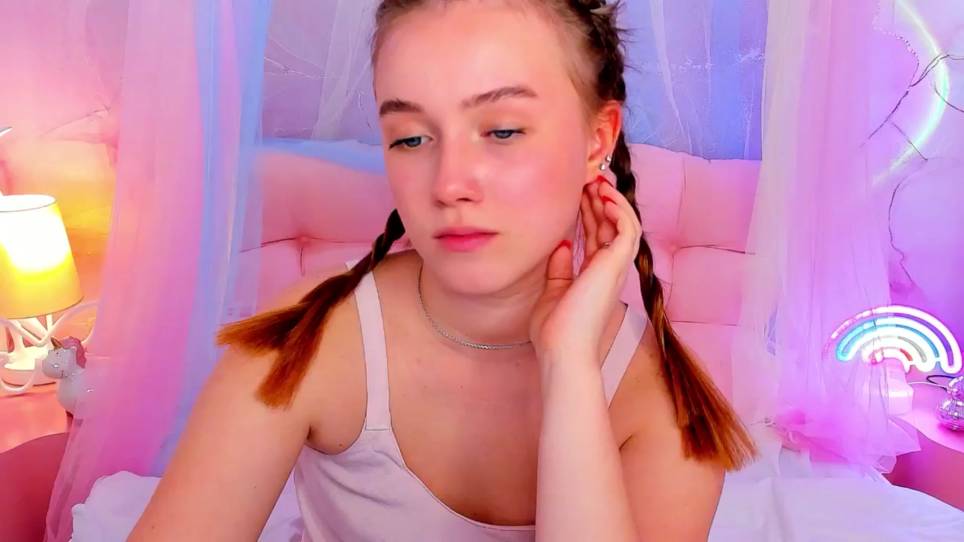 Gallery image thumbnail from Beatrizz's myfreecams stream on, 04/19/2026, 10:22 image 13 of 20