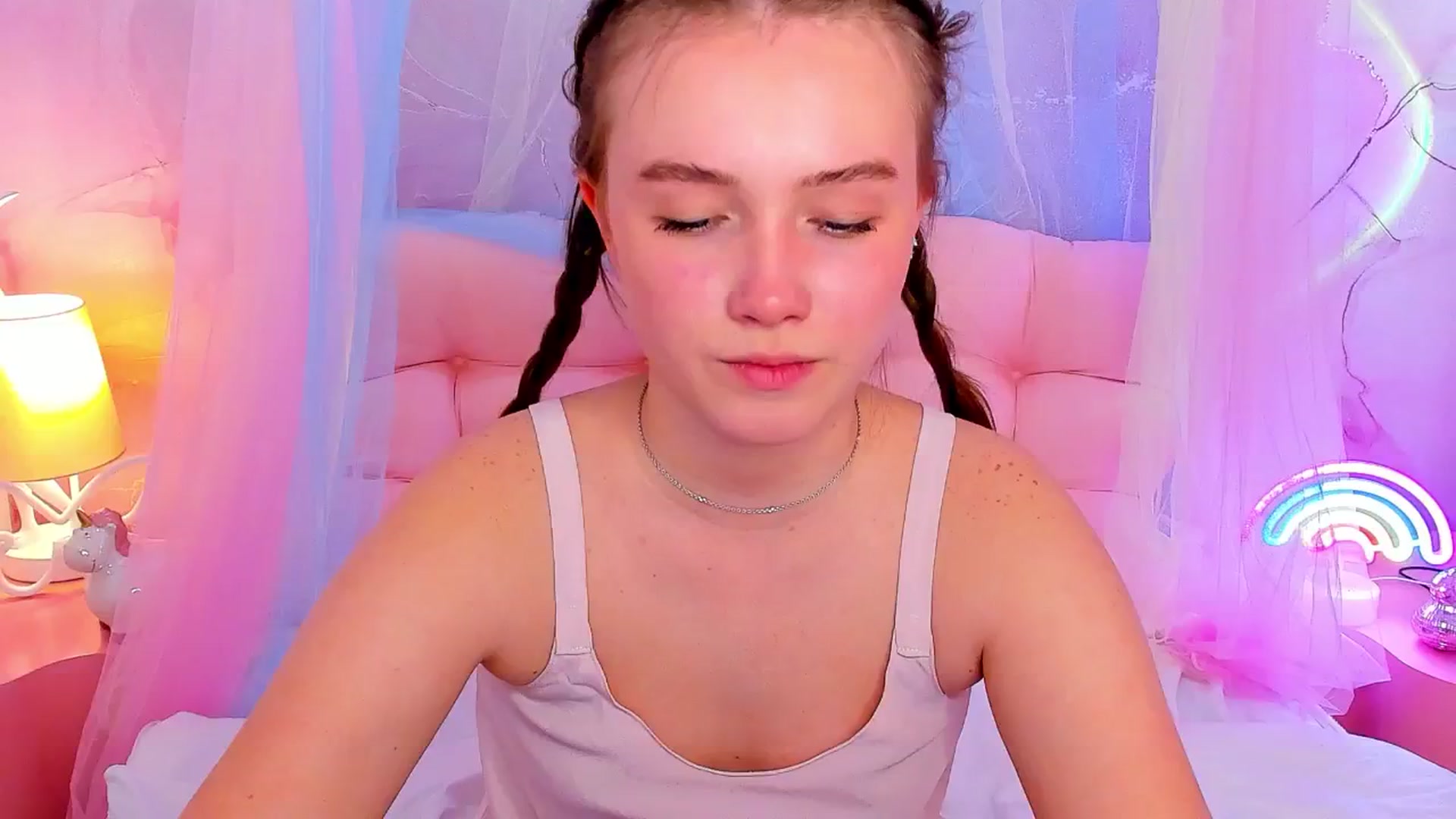 Gallery image thumbnail from Beatrizz's myfreecams stream on, 04/19/2026, 10:22 image 18 of 20